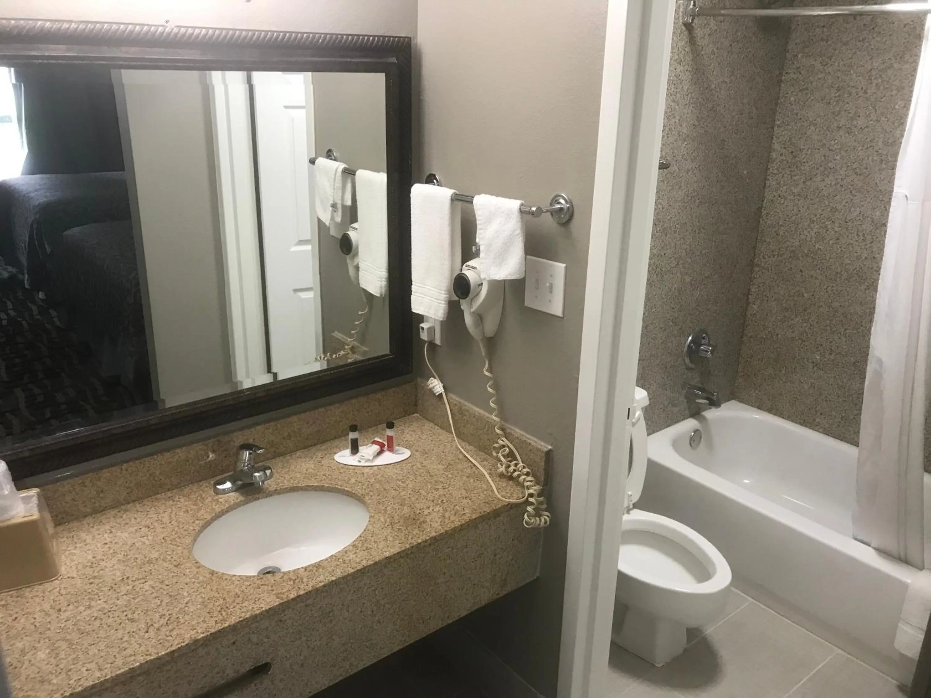 Bathroom in Days Inn & Suites by Wyndham Collierville Germantown Area