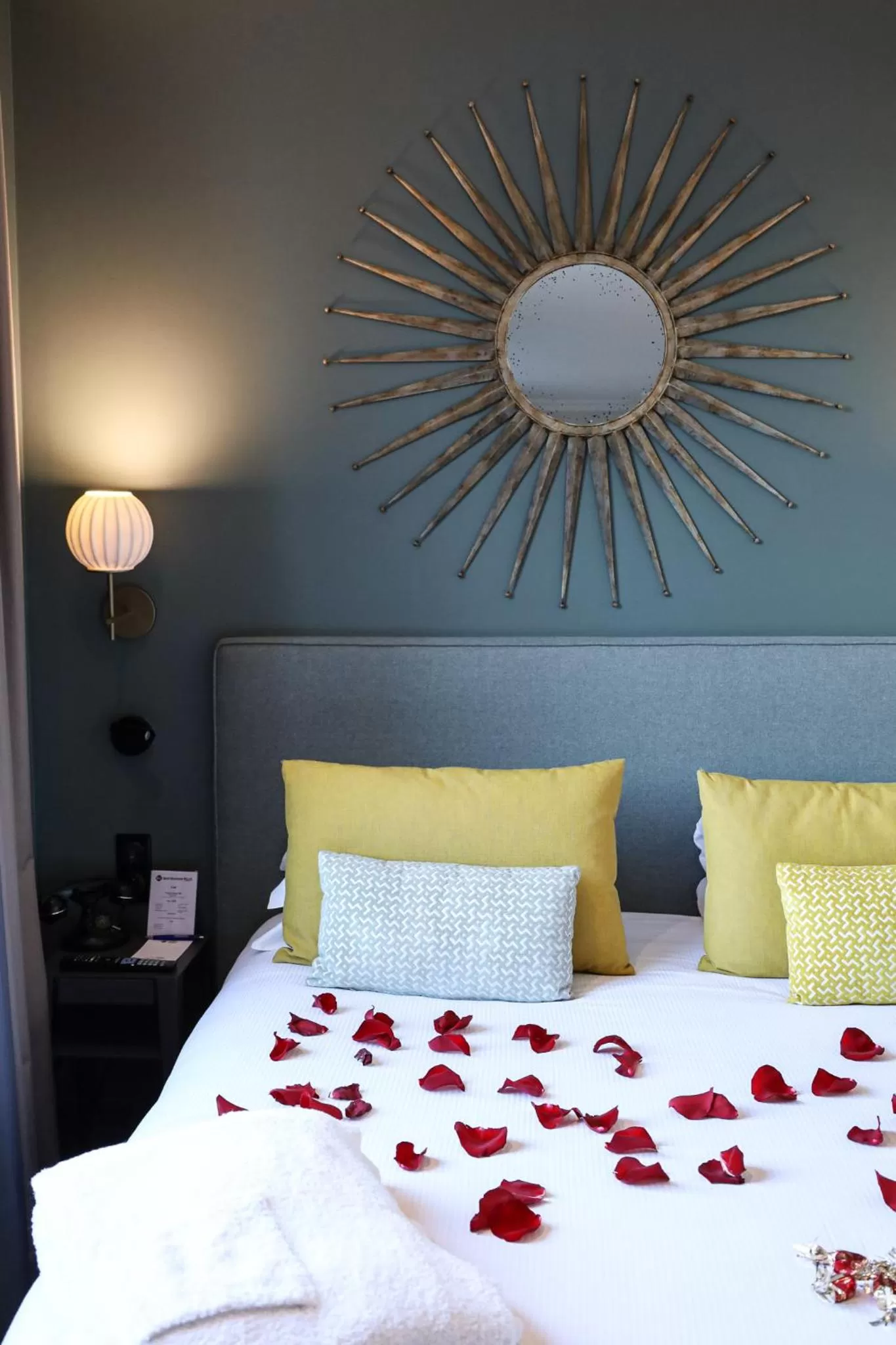 Bedroom, Bed in Best Western Plus Hotel de Dieppe 1880