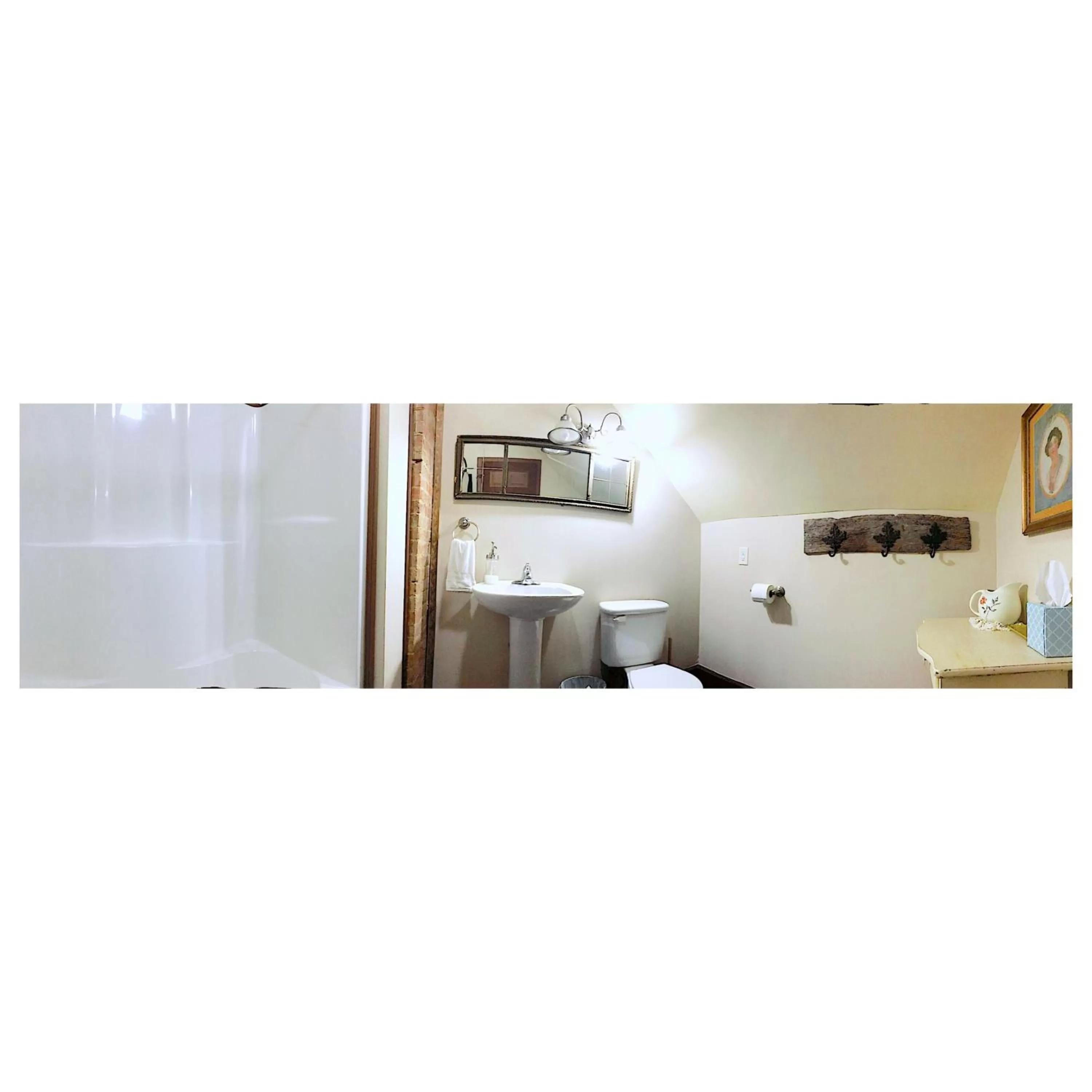 Bathroom in Main Street Bed & Breakfast