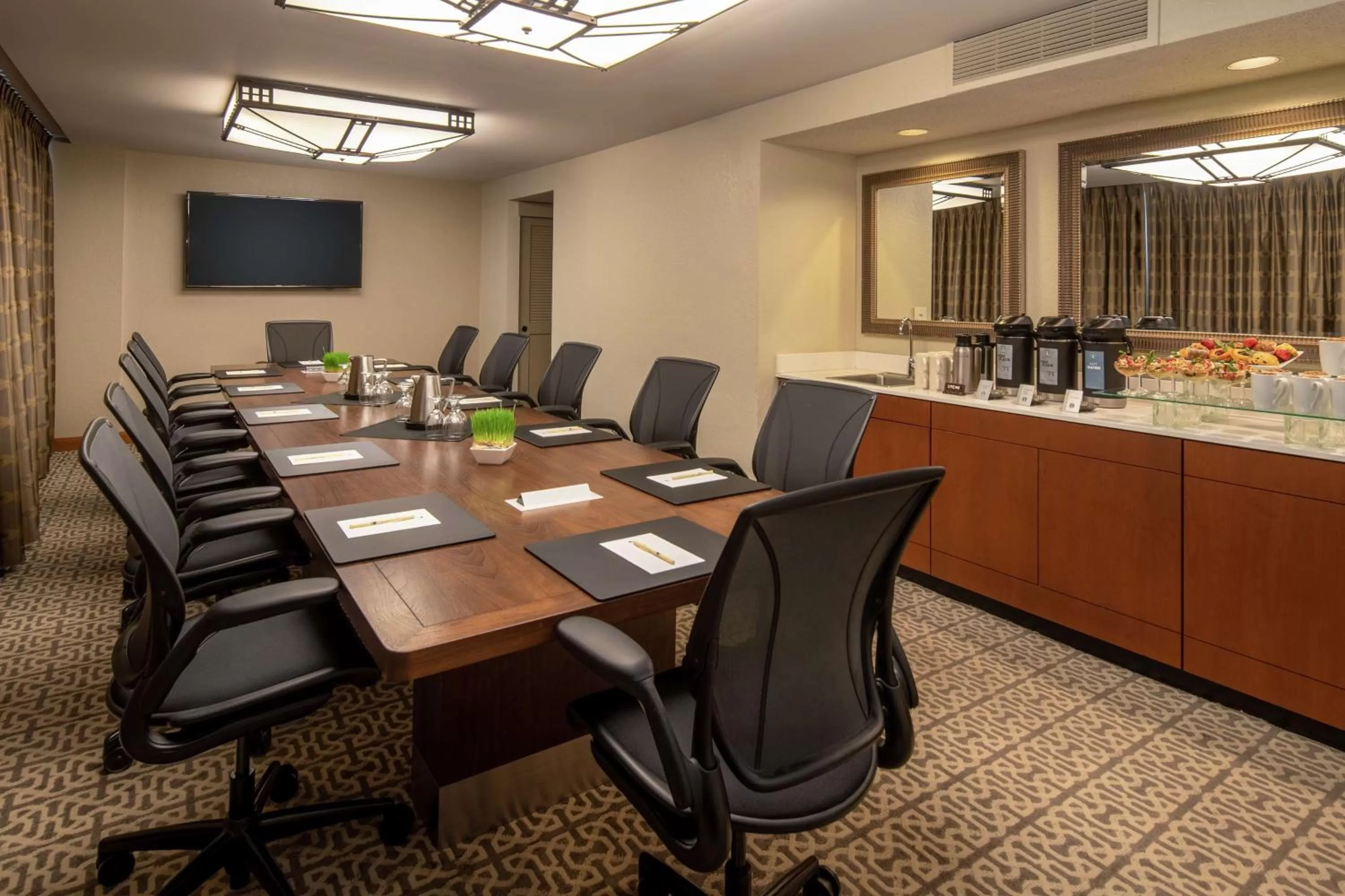Meeting/conference room in DoubleTree Suites by Hilton Seattle Airport/Southcenter