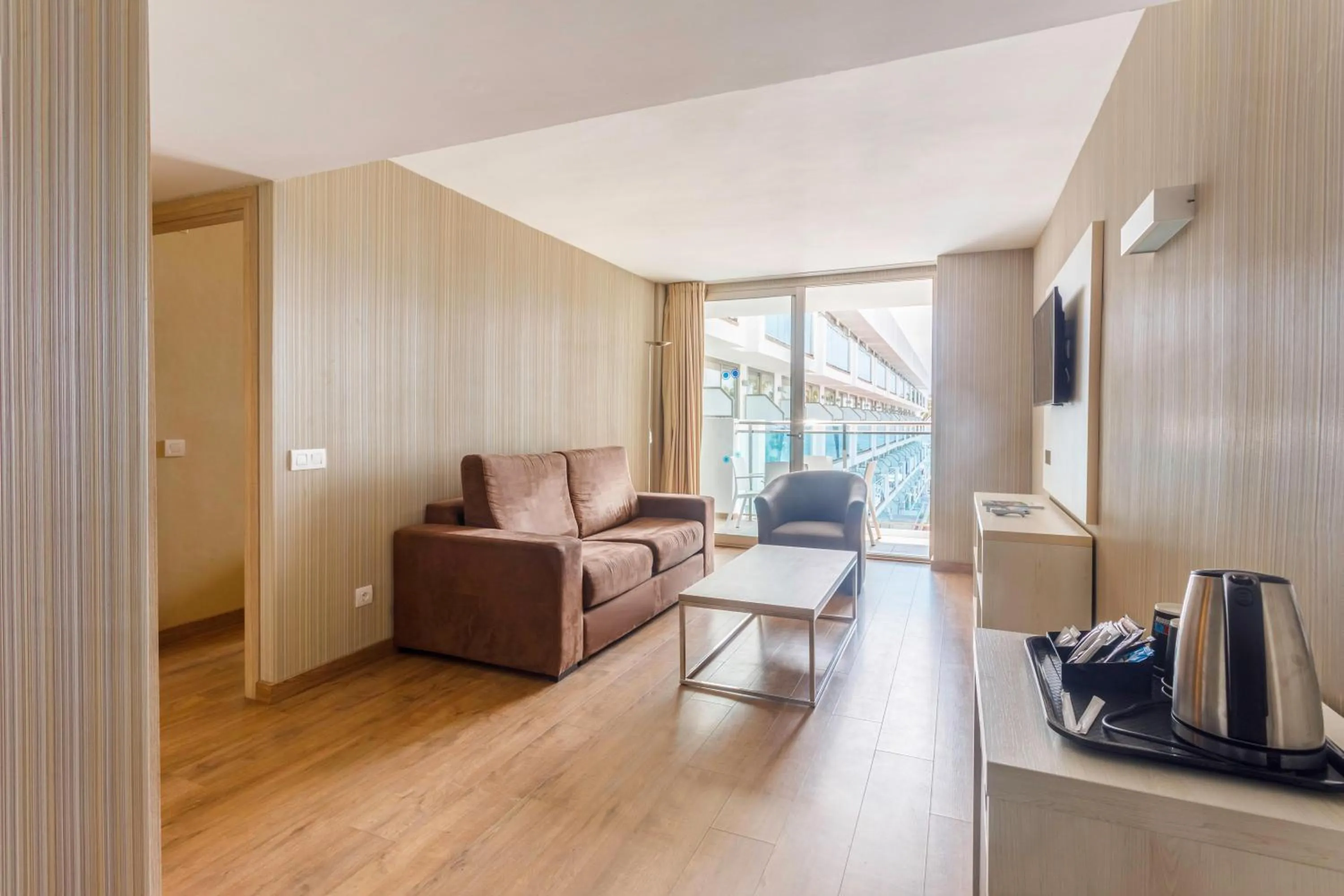 Photo of the whole room in Hotel Best Maritim