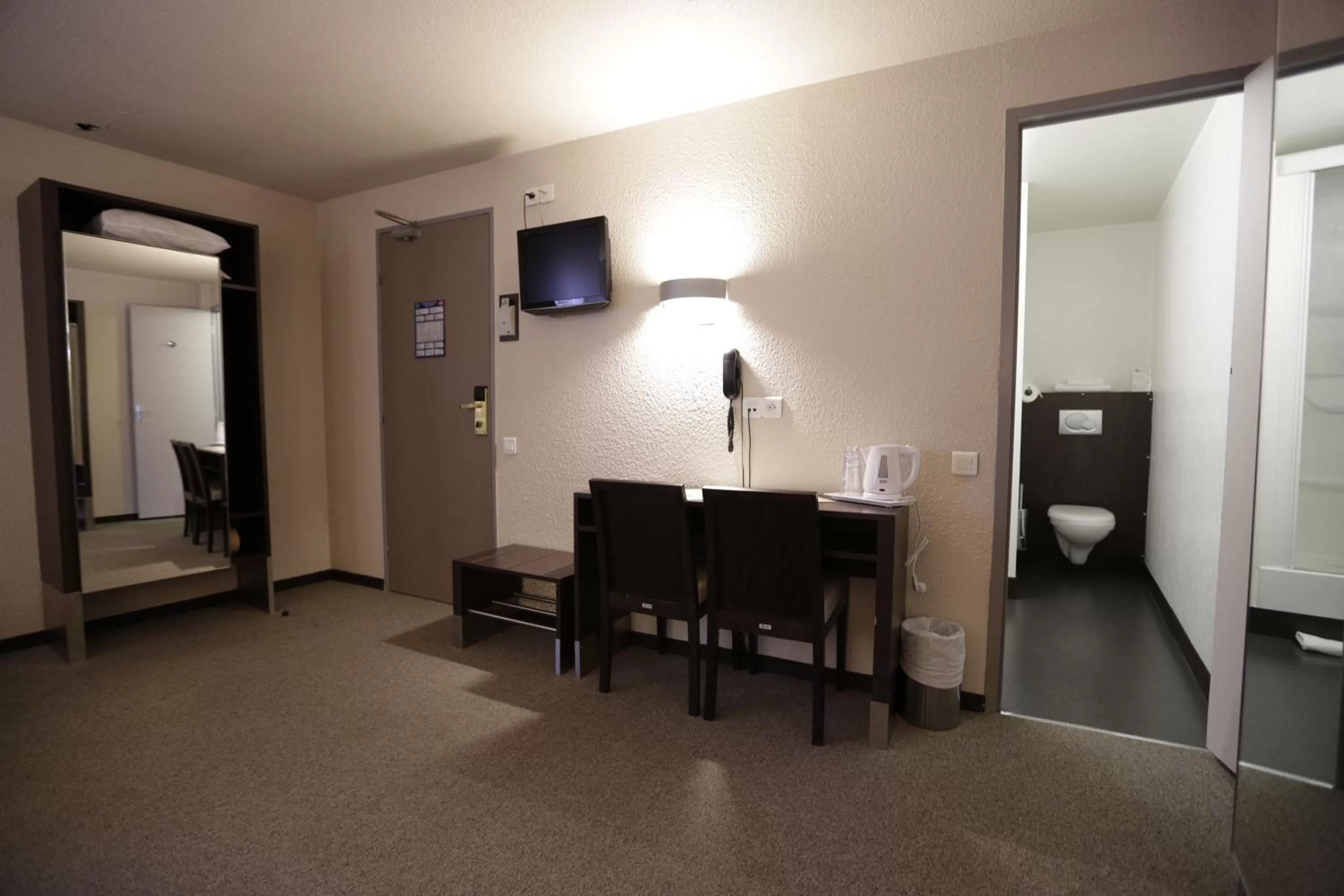 Bedroom in Hôtel Au Petit Caporal