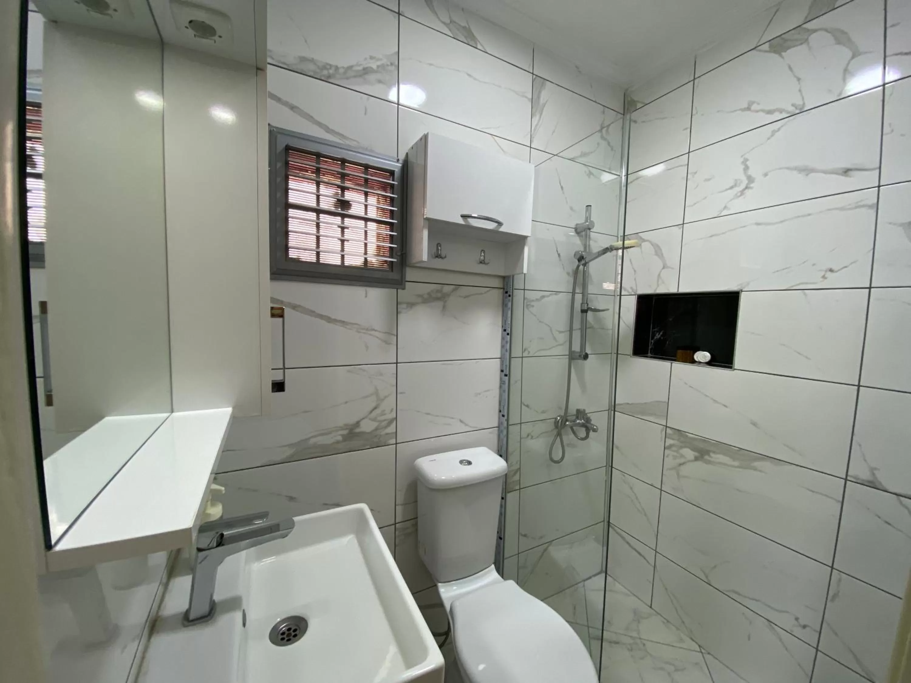 Shower in AMASRA Marina Pansiyon