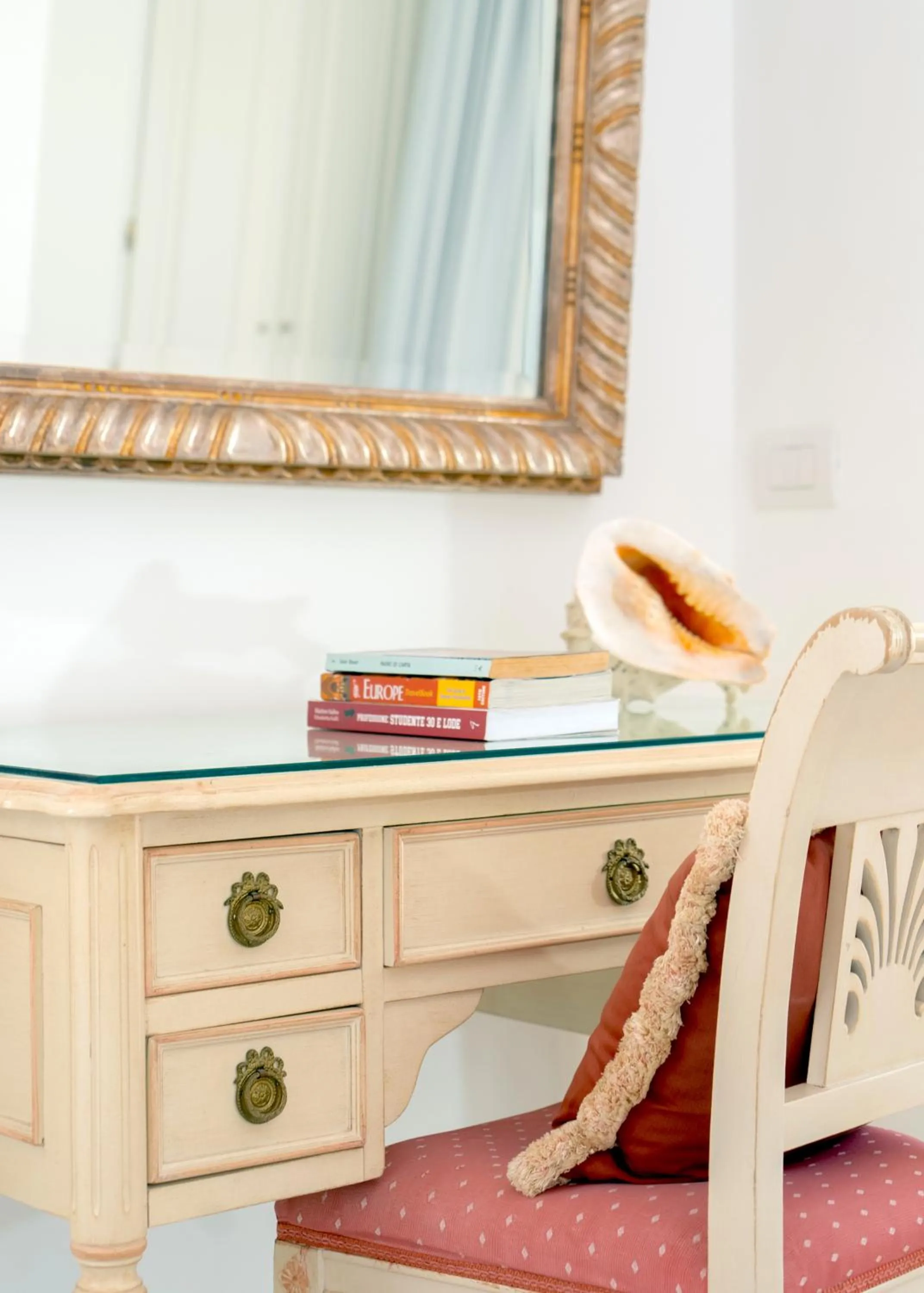 Library in Hotel La Floridiana