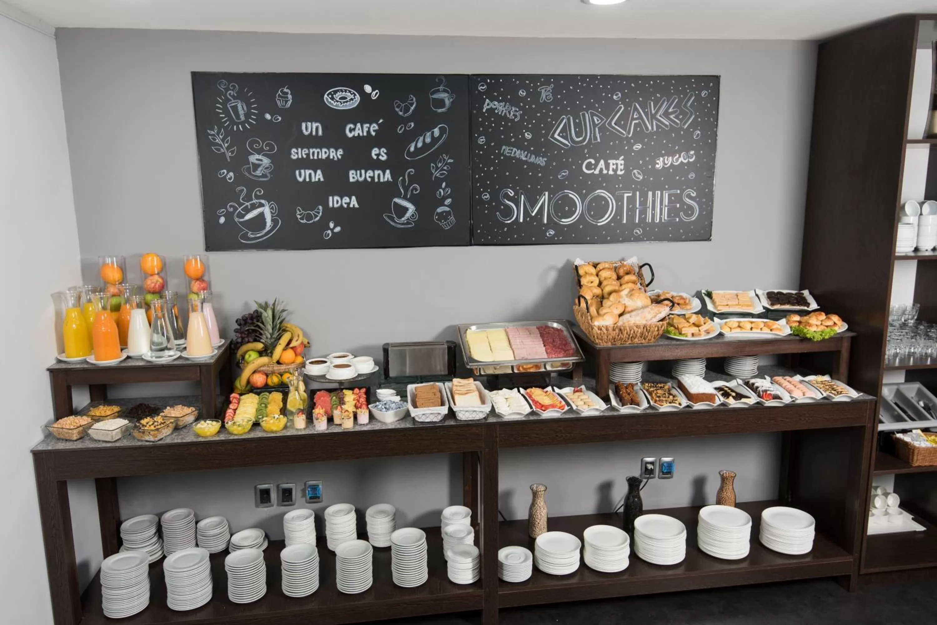 Restaurant/places to eat in Holiday Inn Montevideo by IHG