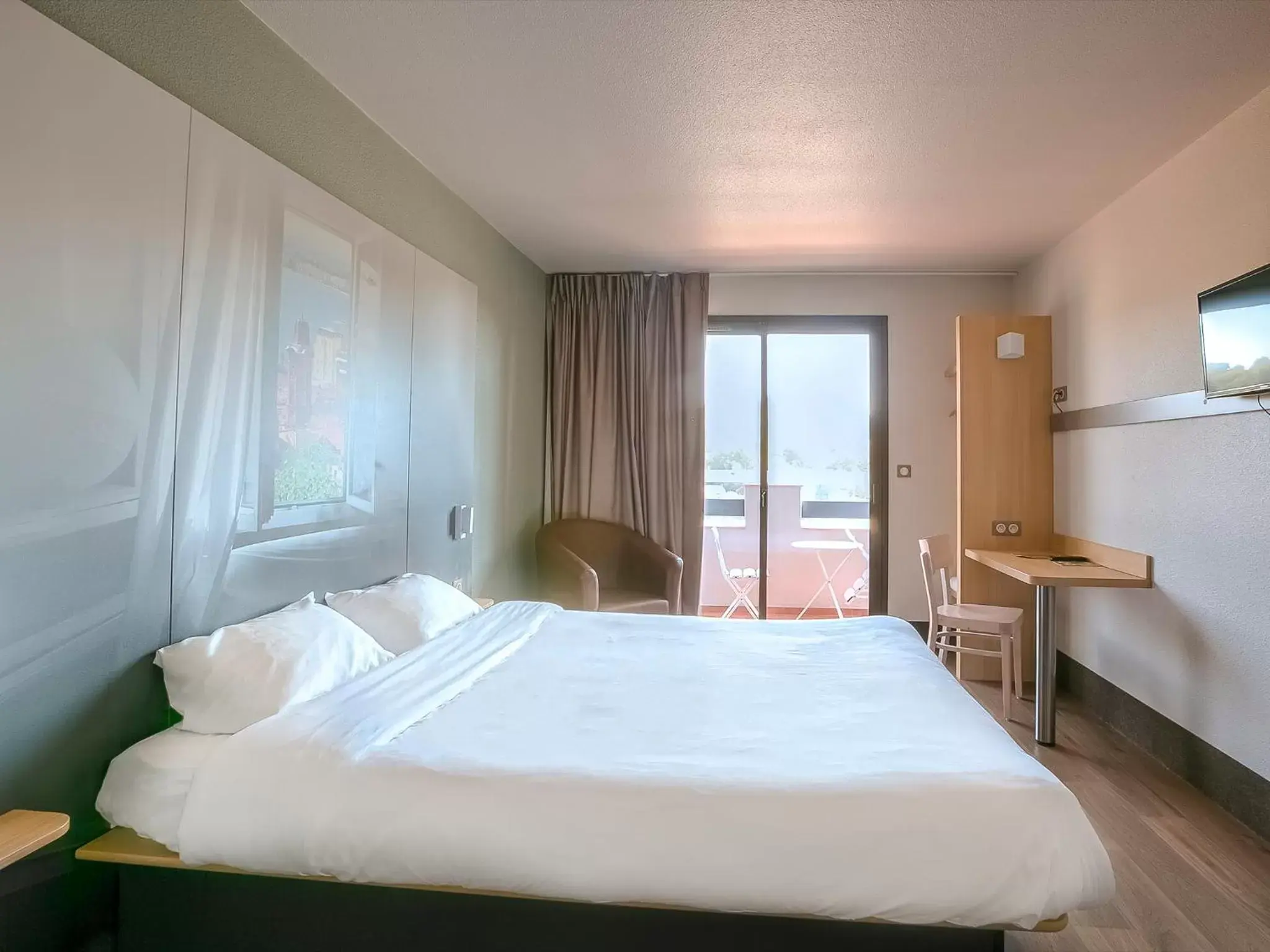 Comfort Double Room in B&B HOTEL Villeneuve Loubet Village Comfort Double Room in B&B HOTEL Villeneuve Loubet Village