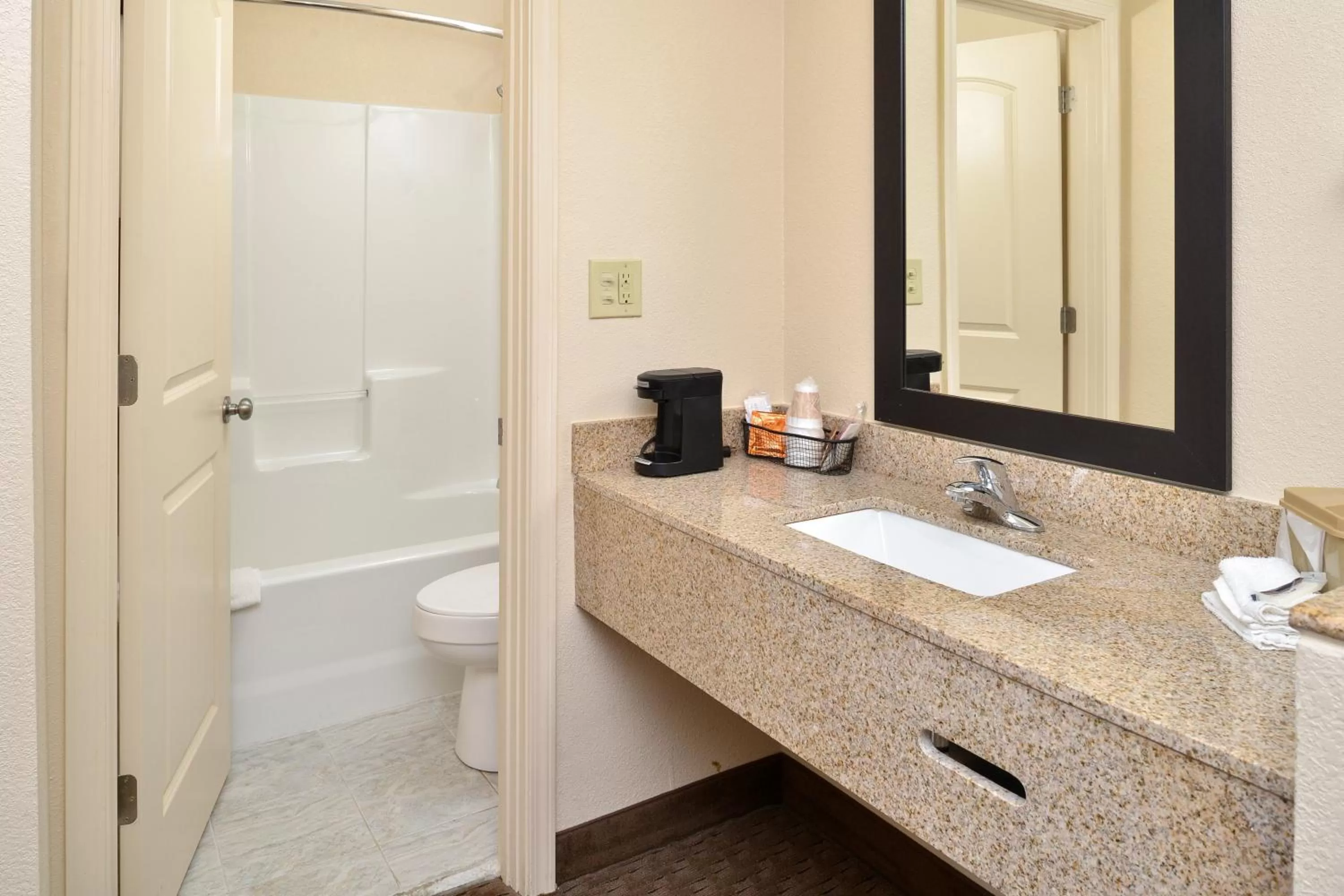 Bathroom in Red Roof Inn Dalton