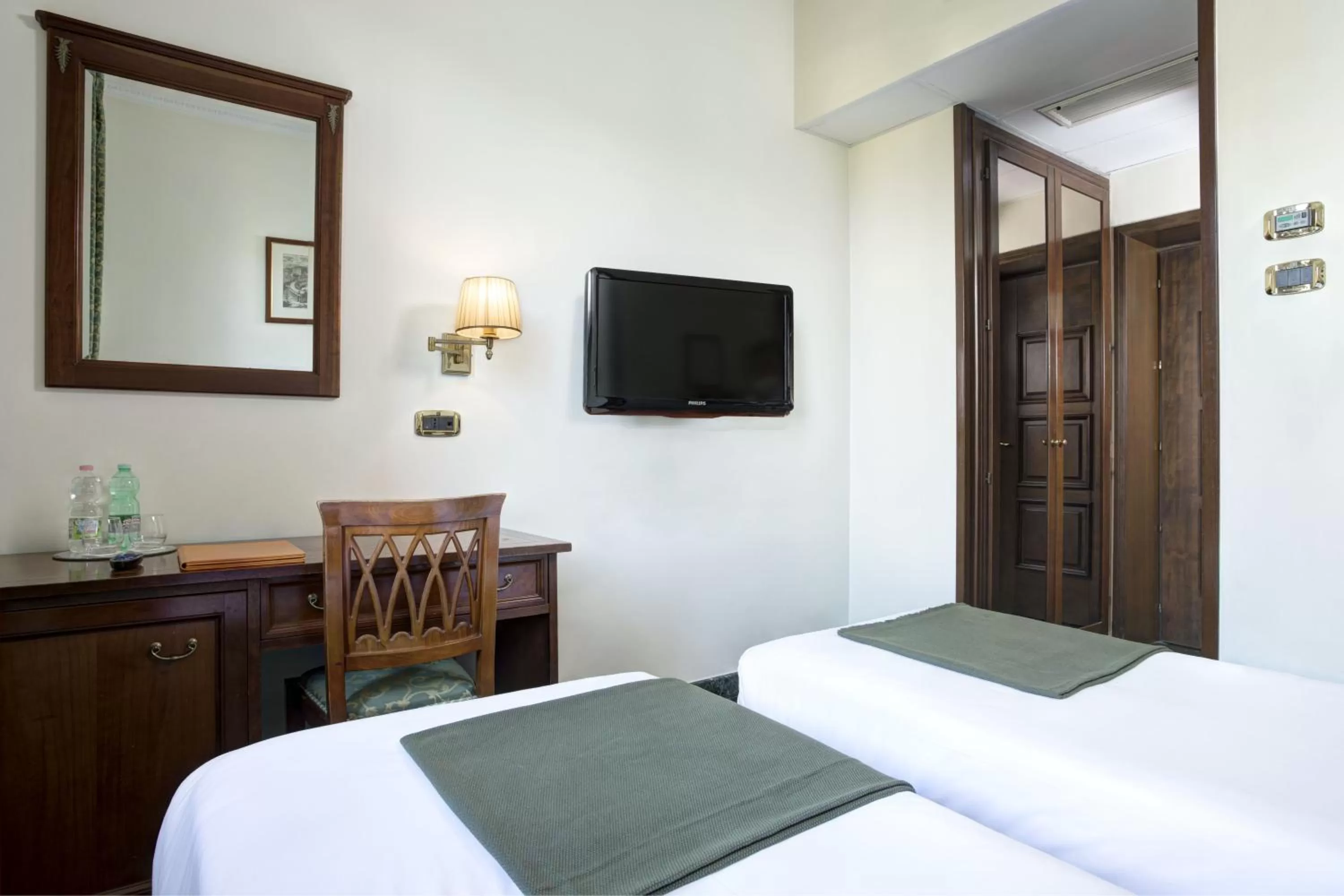 hair dresser, Bed in Grand Hotel Gianicolo