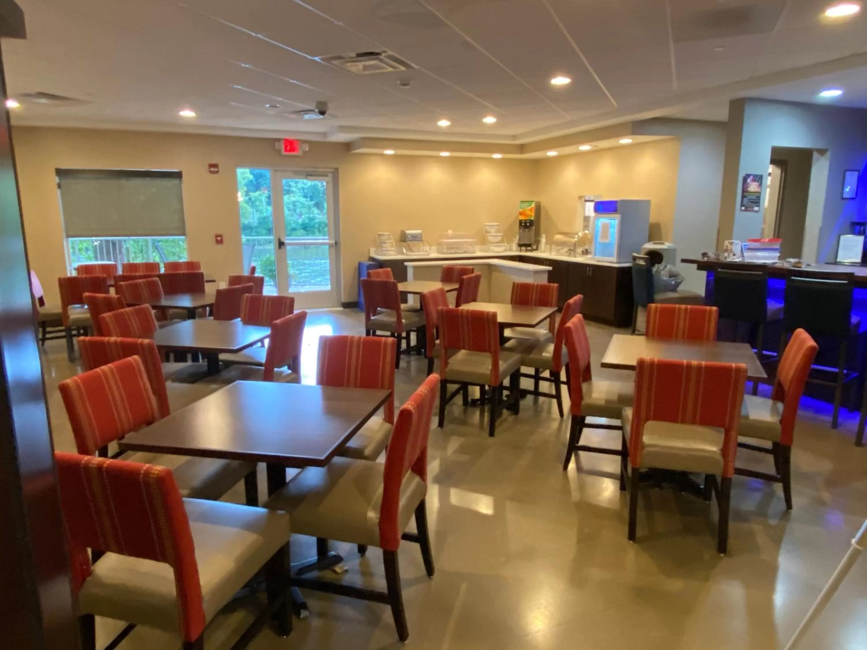 Breakfast in Comfort Inn Connellsville Riverview