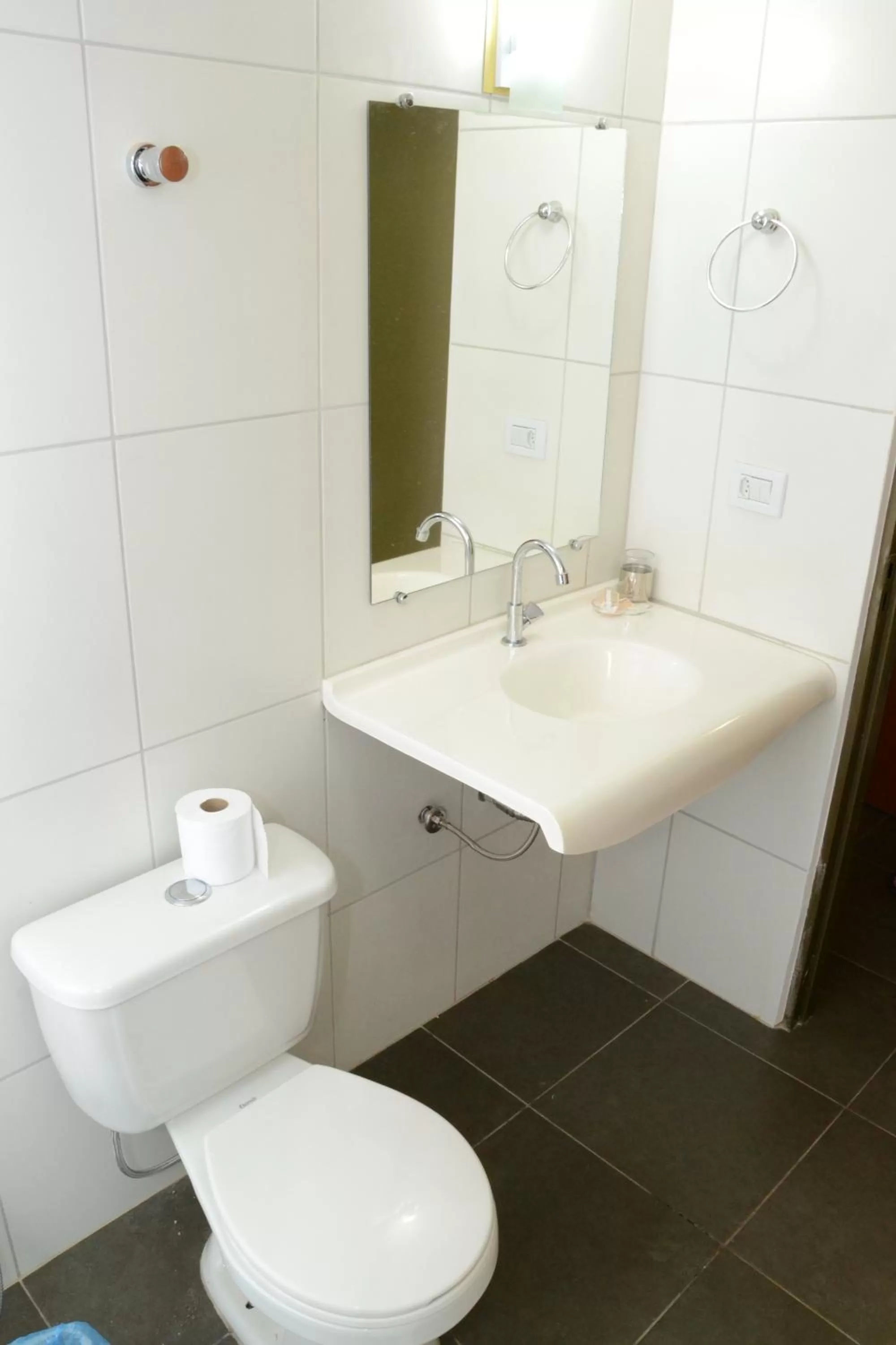 Toilet in Requinte Hotel