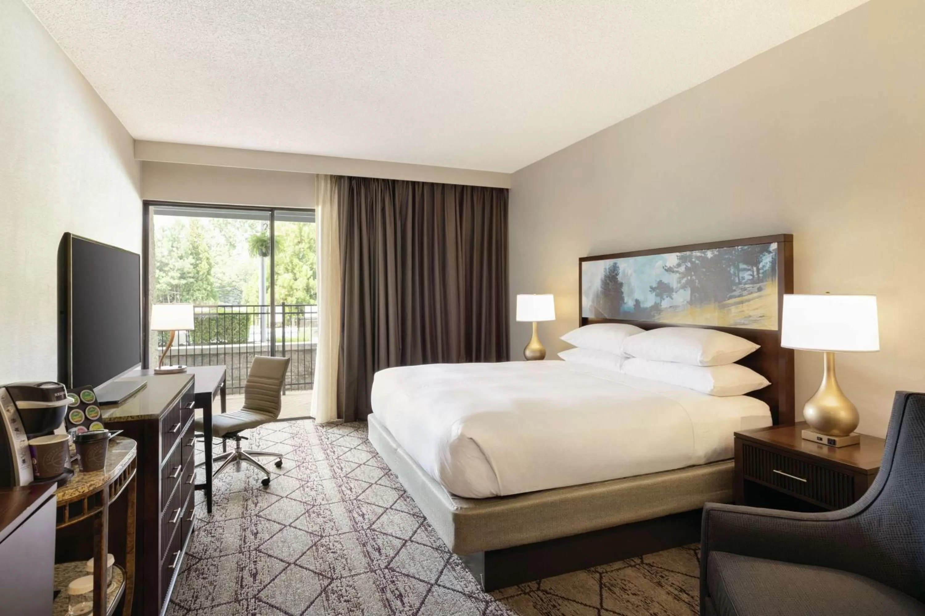 Bedroom, Bed in DoubleTree by Hilton Atlanta Northeast/Northlake