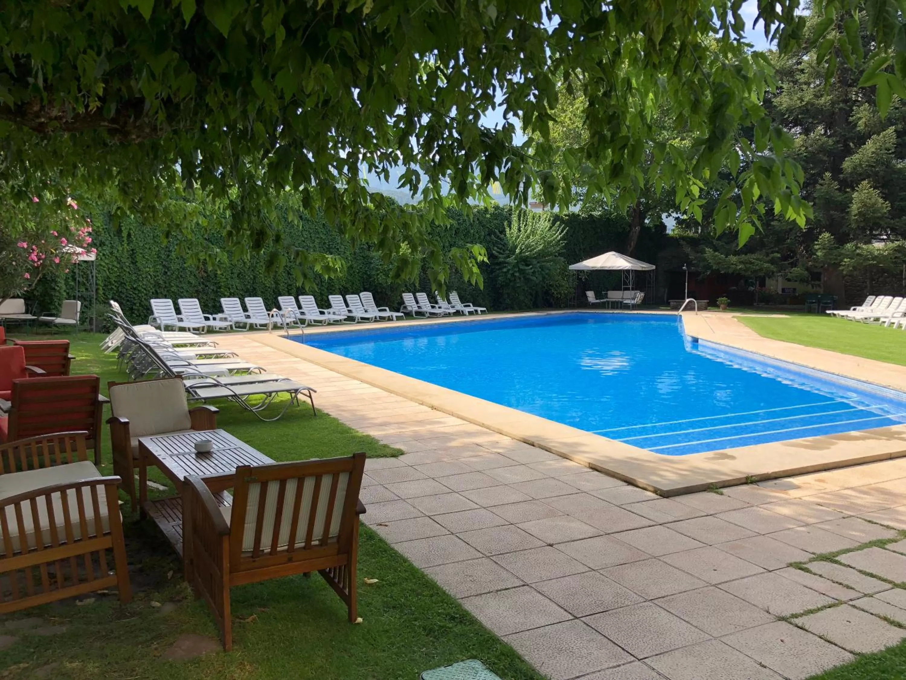 Garden in Hotel Restaurant Pessets & SPA