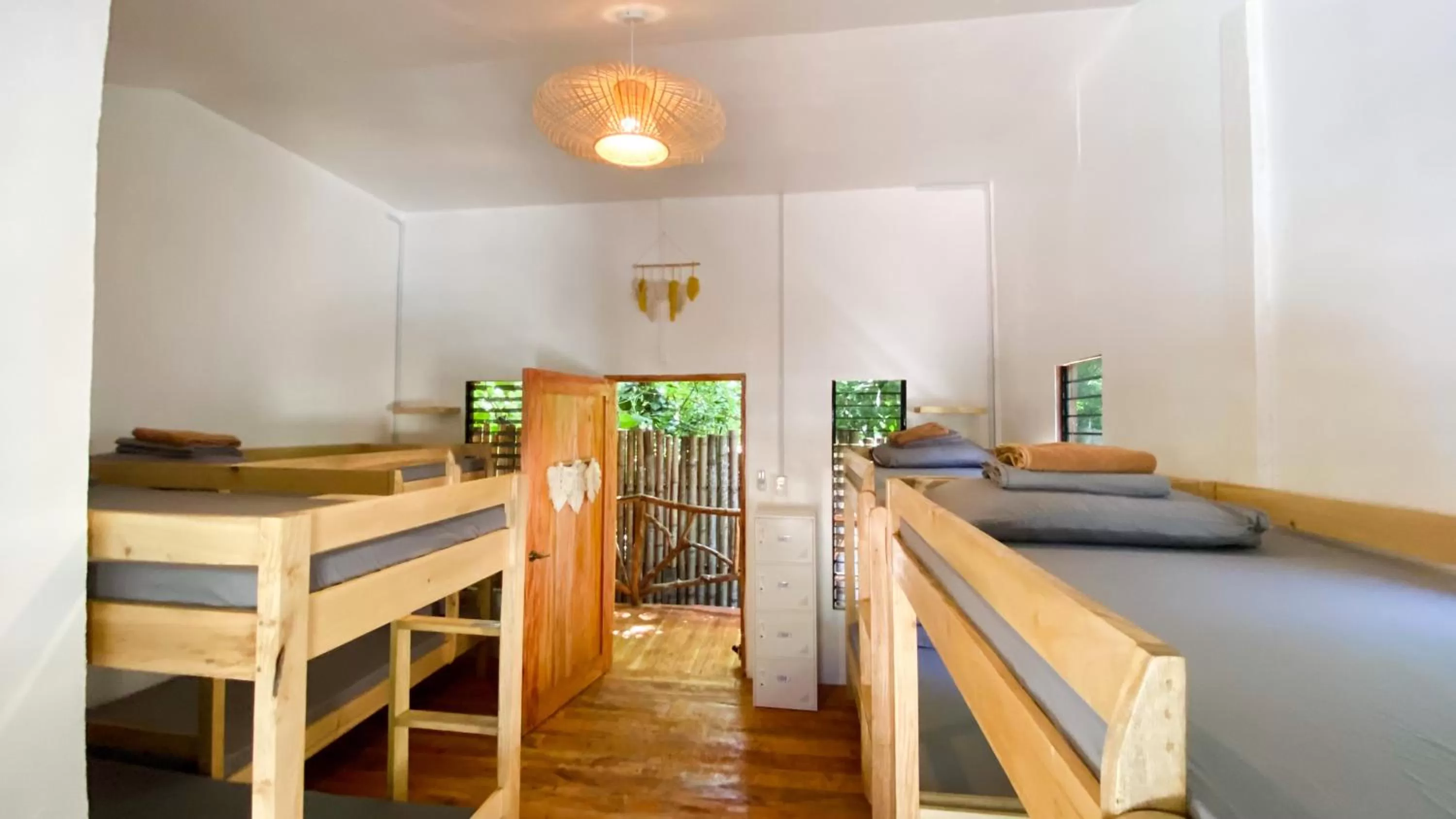 Bed in 8-Bed Mixed Dormitory Room in Monkey Business Siquijor