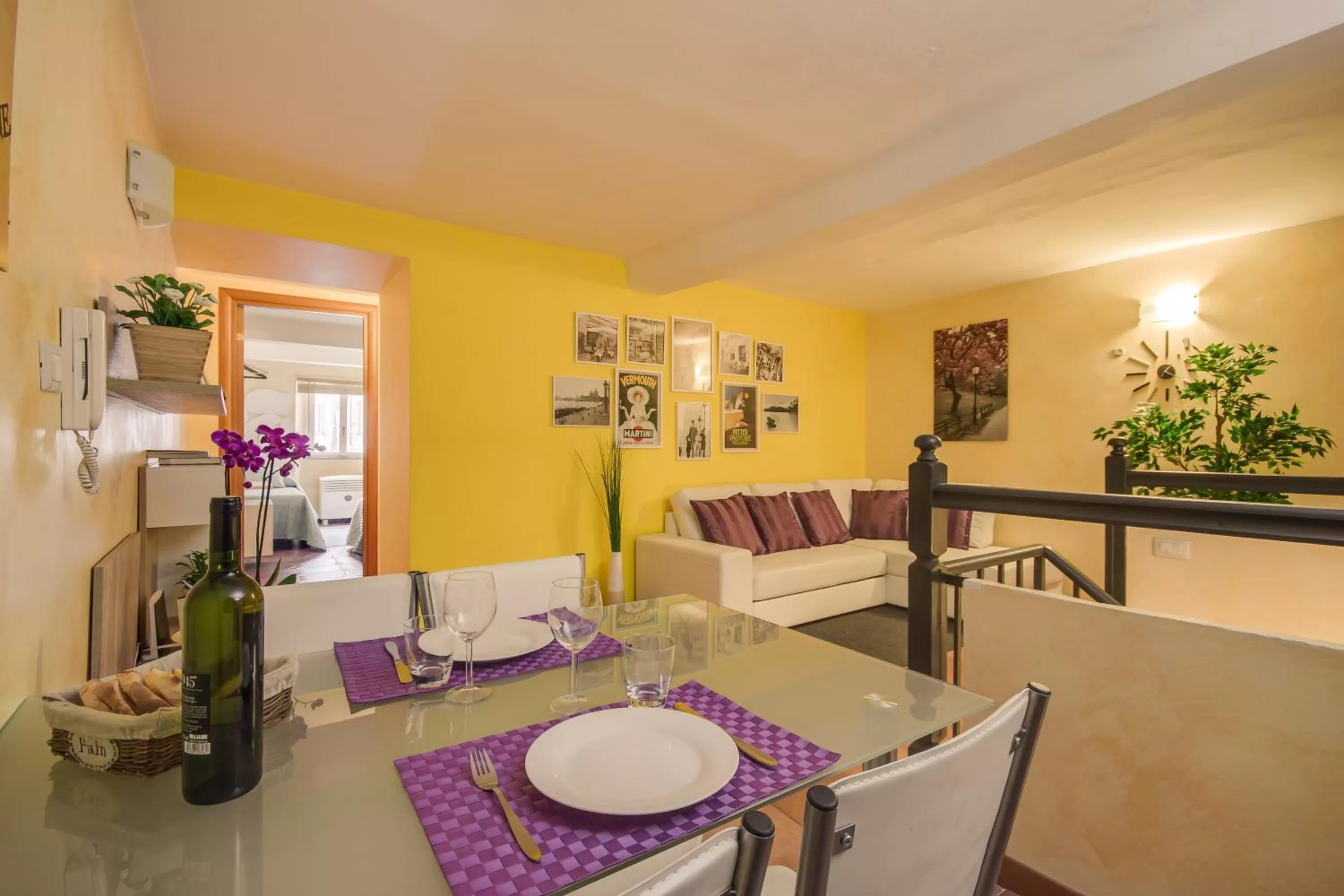 Photo of the whole room in Rome Kings Suite