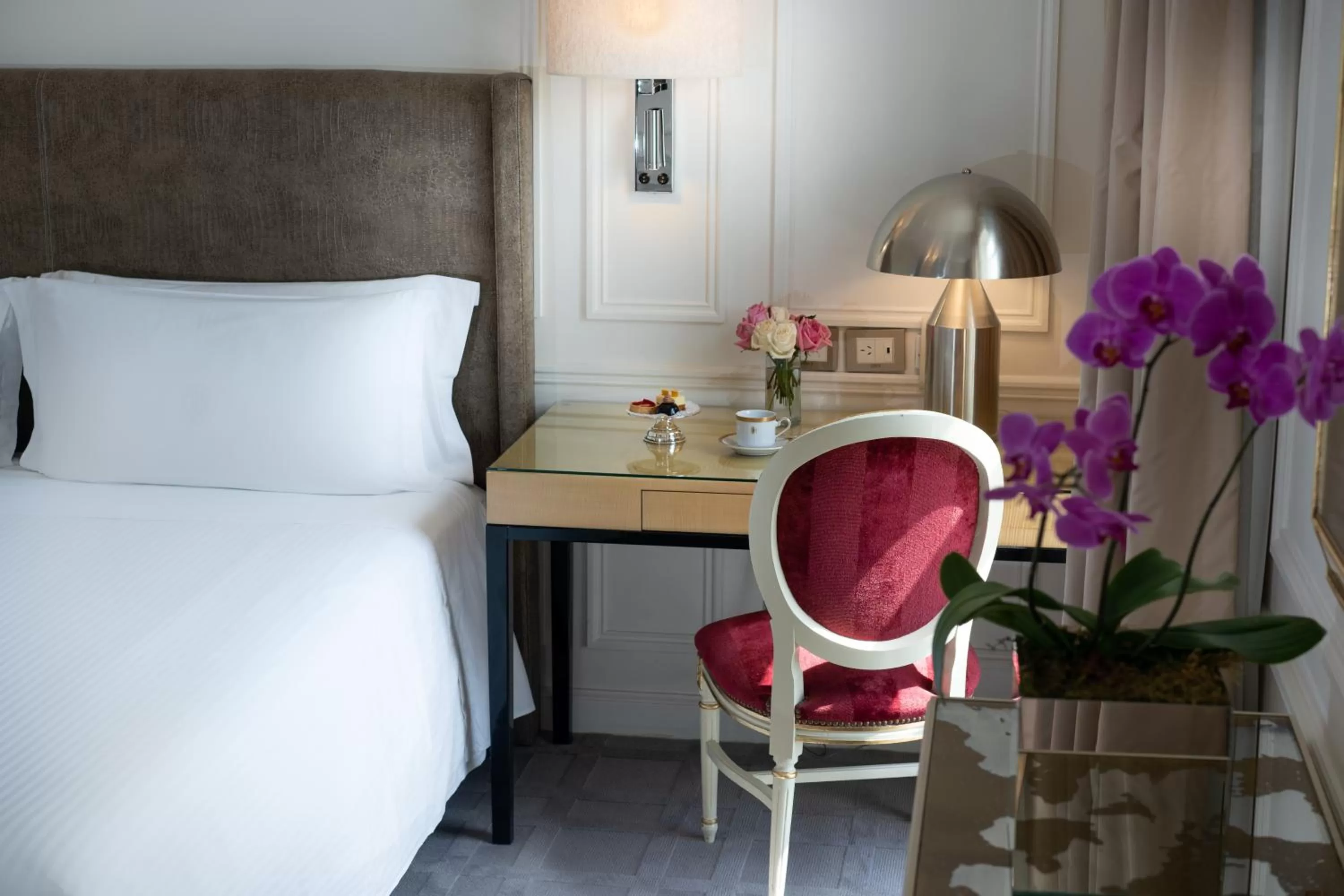 Seating area, Bed in Alvear Palace Hotel - Leading Hotels of the World