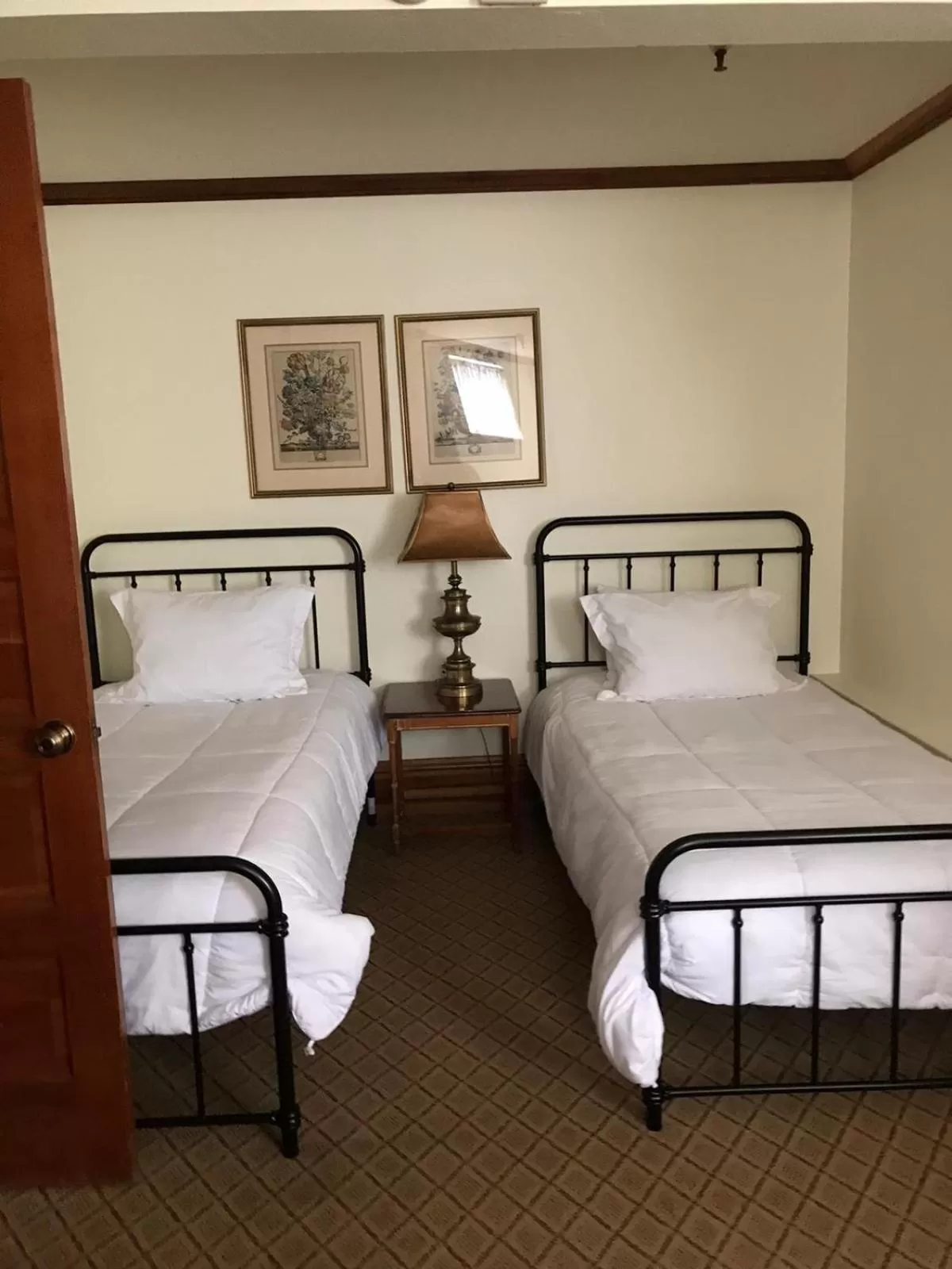 Bedroom, Bed in Pacific Grove Inn