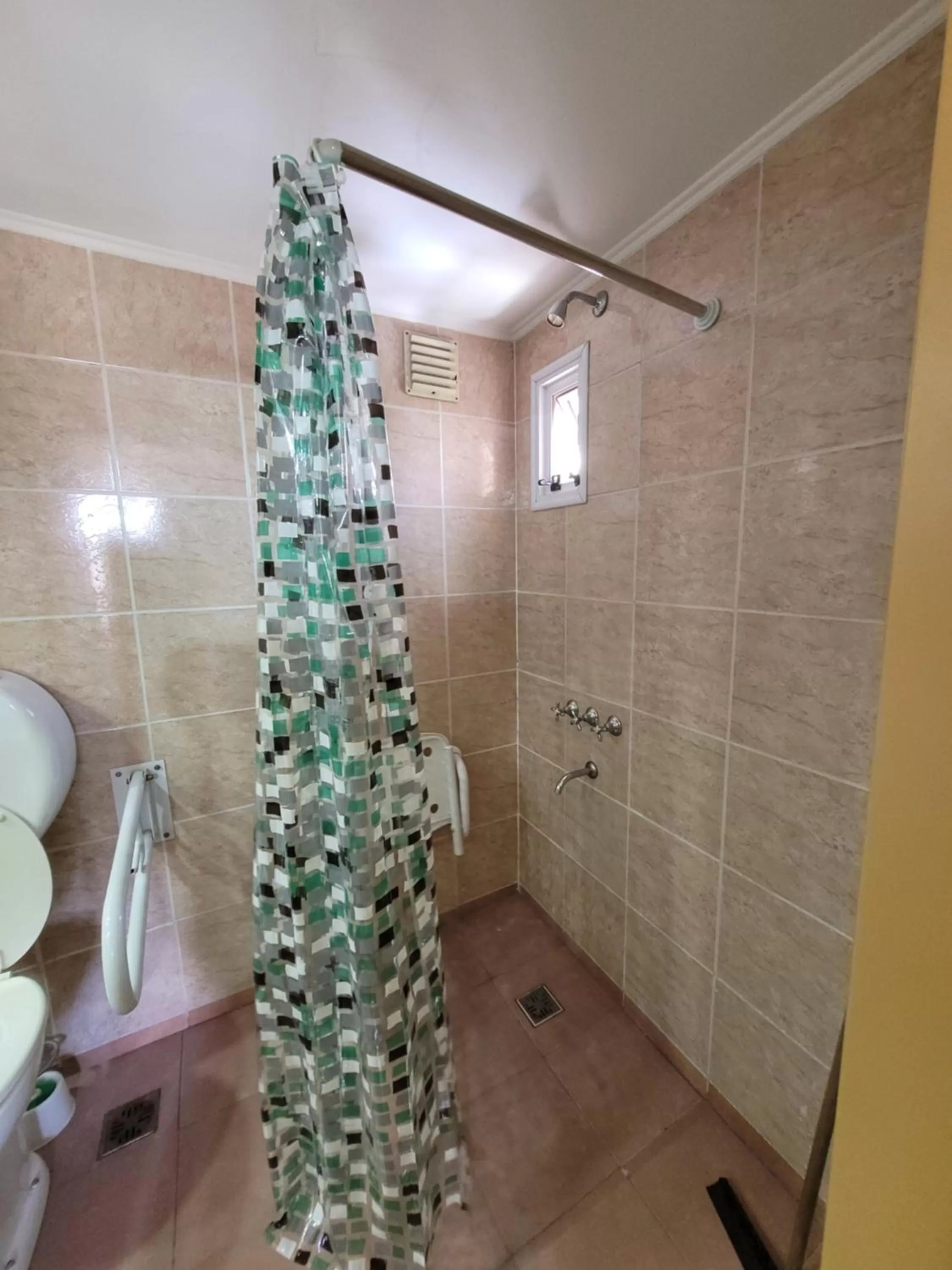 Shower in Hotel ATEPSA