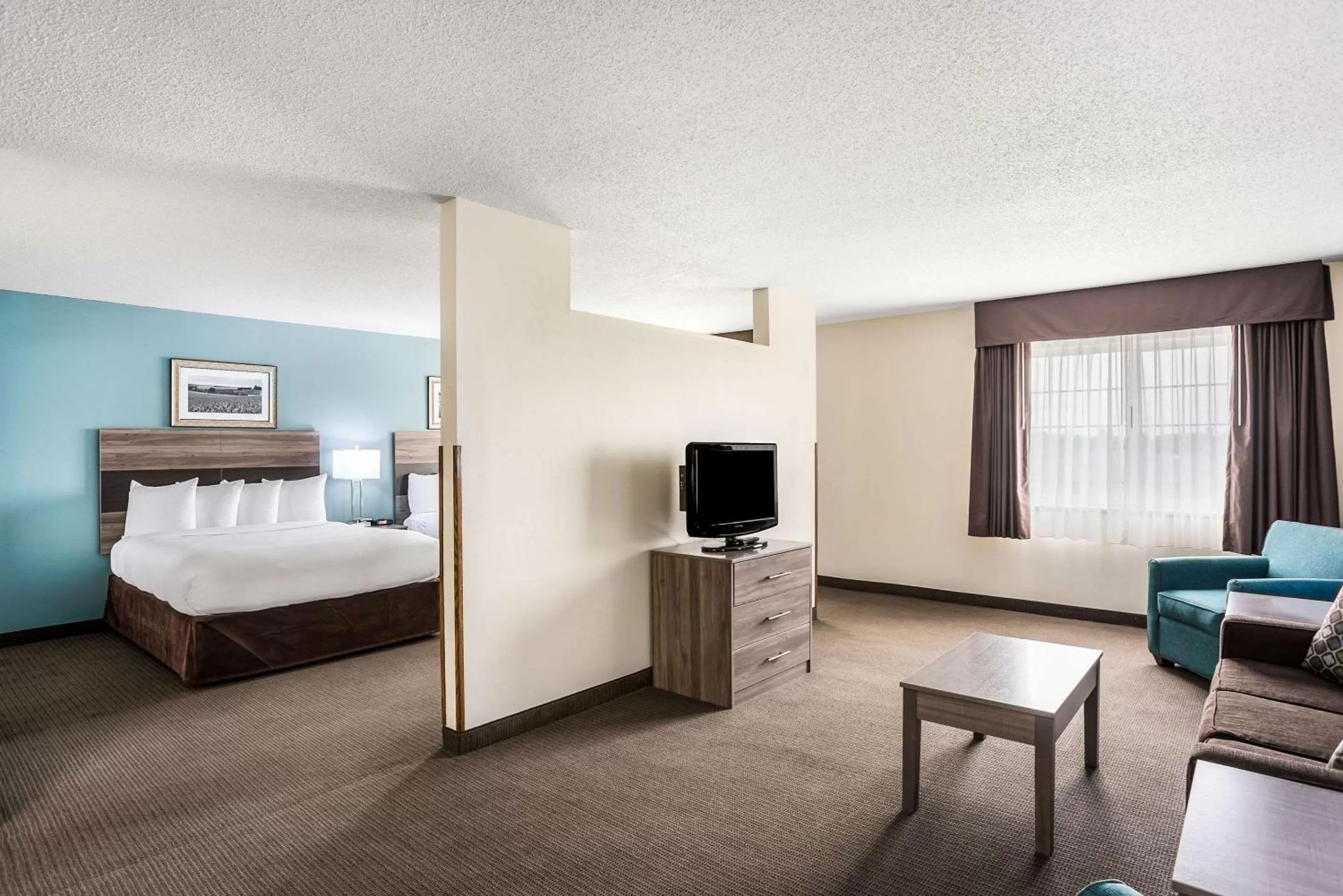 Photo of the whole room in MainStay Suites Cedar Rapids North - Marion