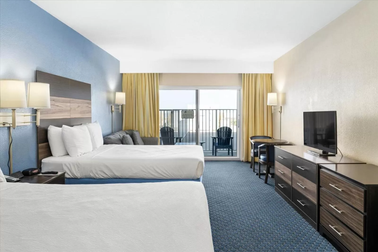 Bedroom, Bed in Carousel Resort Hotel and Condominiums