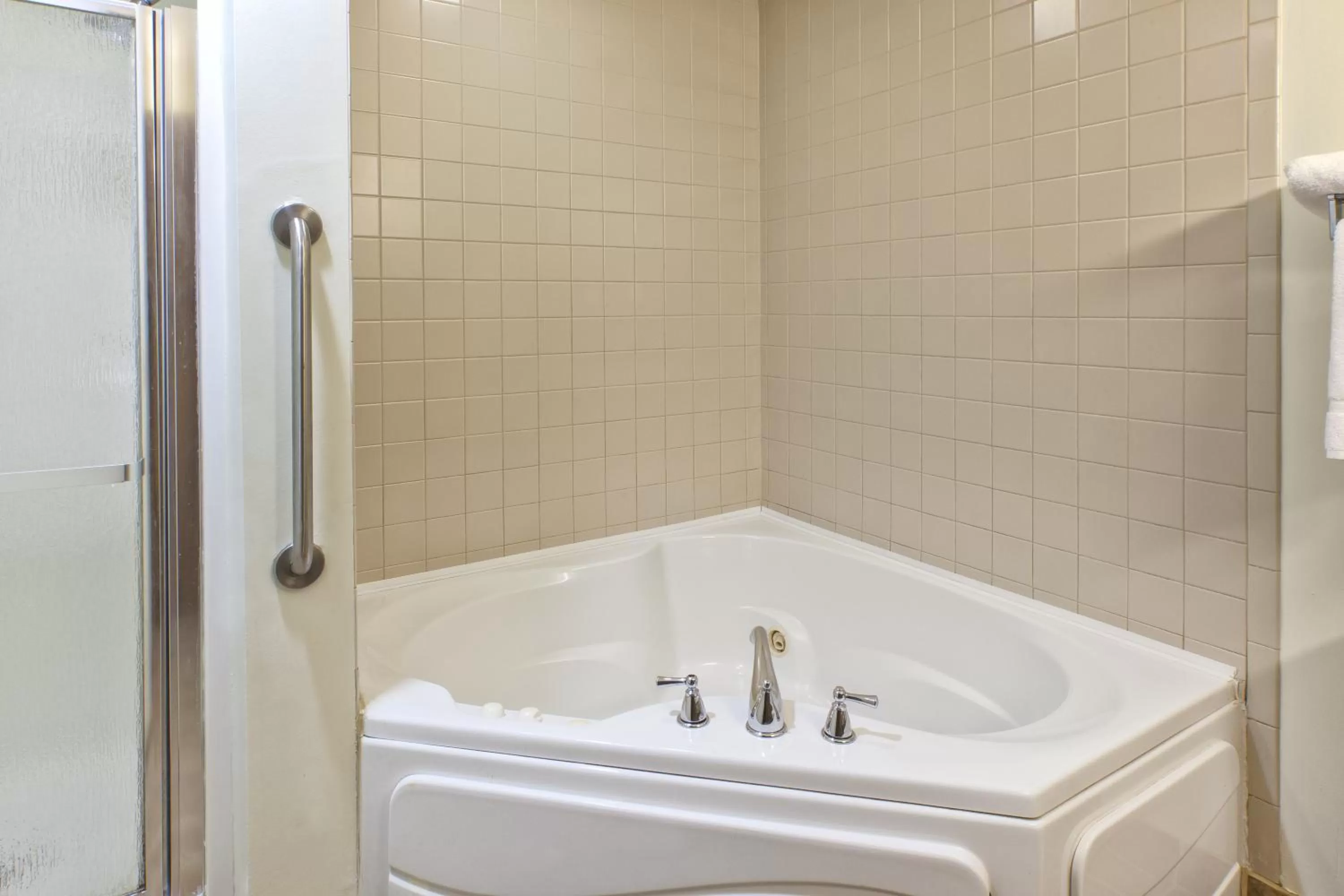Bathroom in Country Inn & Suites by Radisson Benton Harbor-St Joseph MI