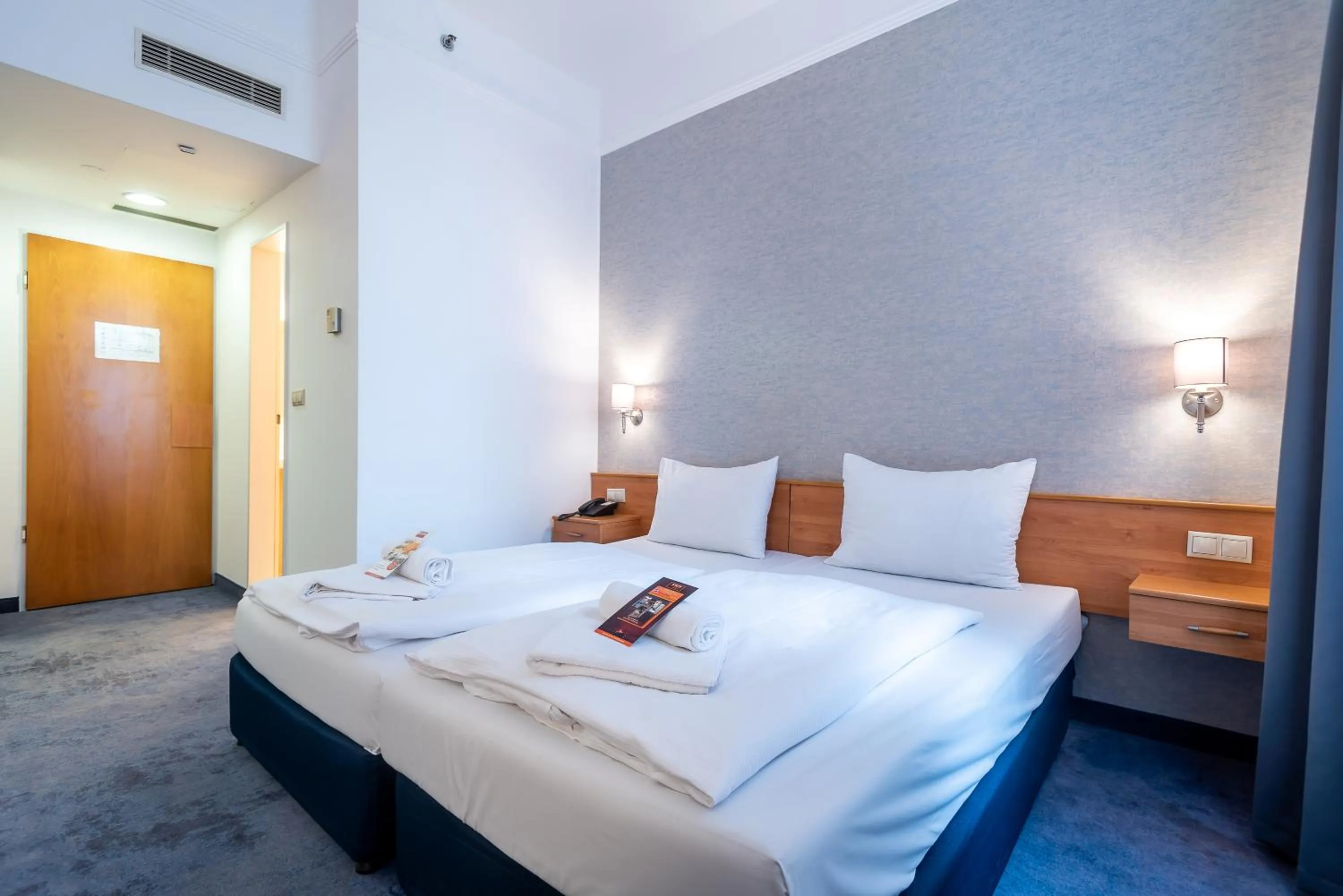 Photo of the whole room, Bed in Hotel Golden Park Budapest