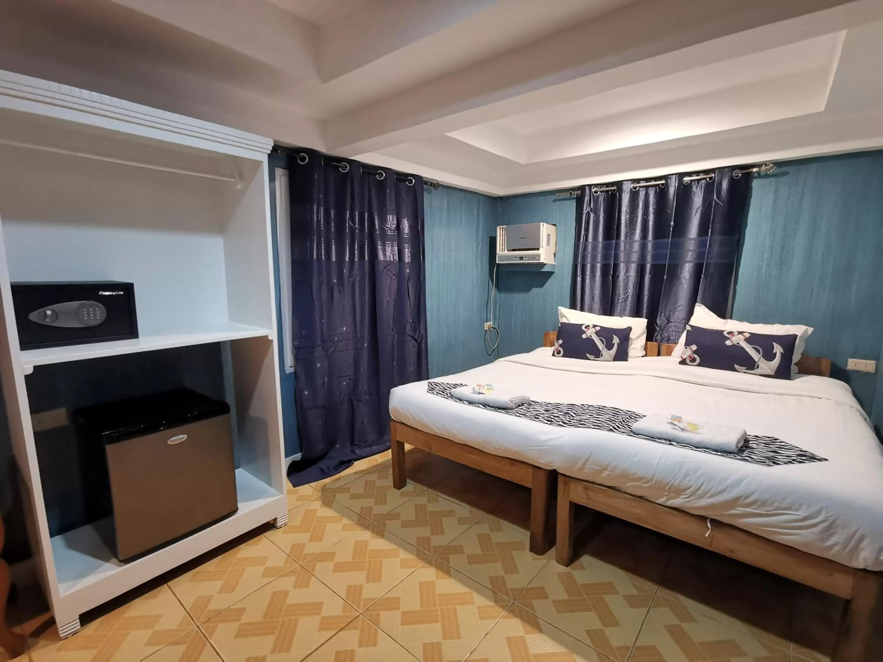 Bed in Pescadores Suites Moalboal