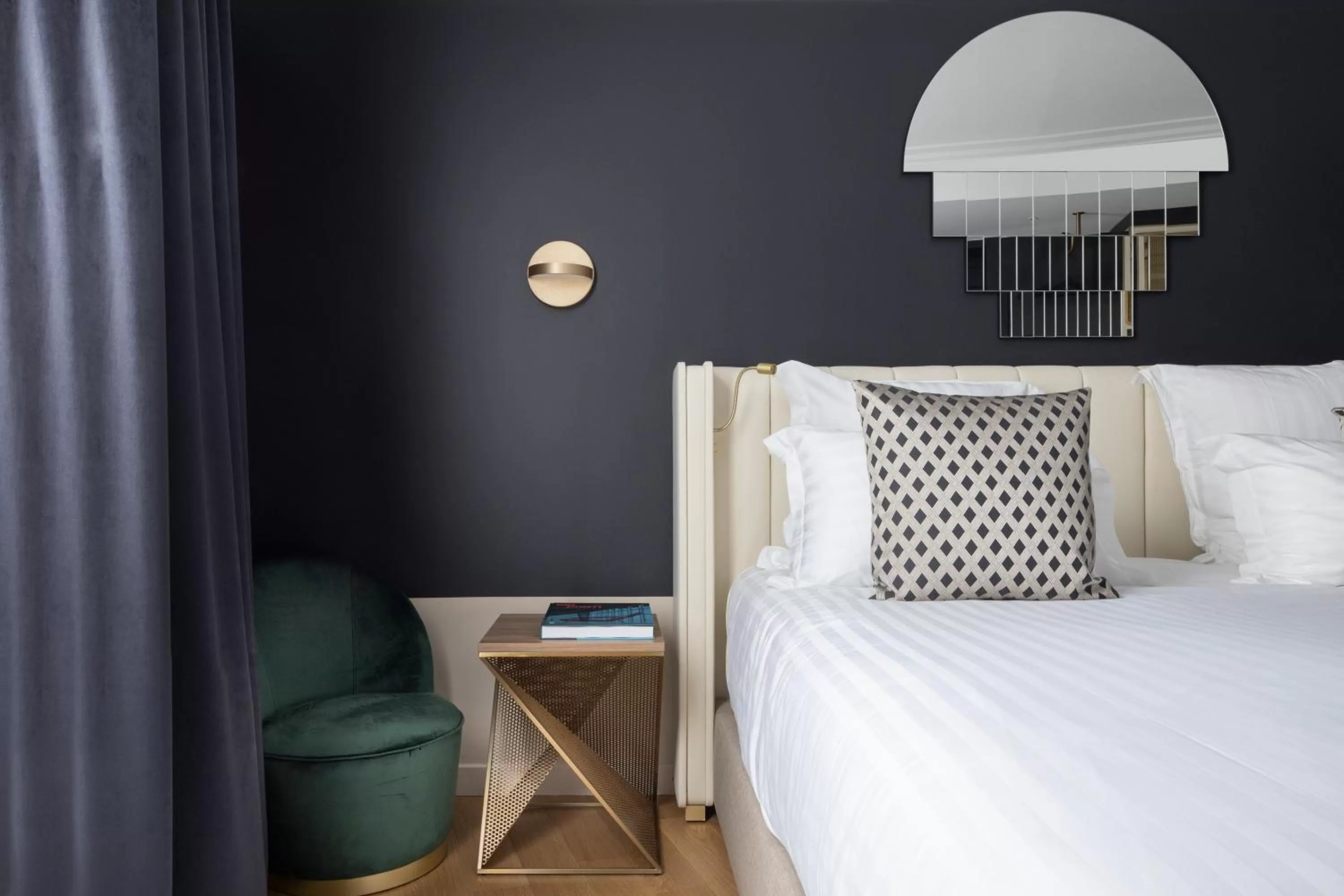 Bed in Hôtel Parisianer