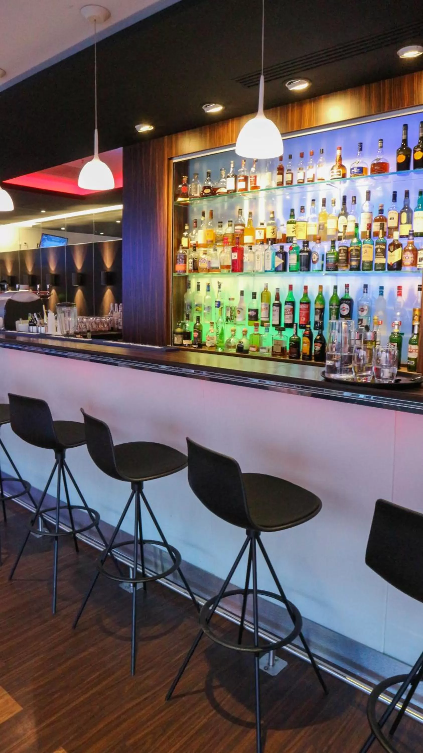 Lounge or bar in Radisson Blu Hotel Toulouse Airport