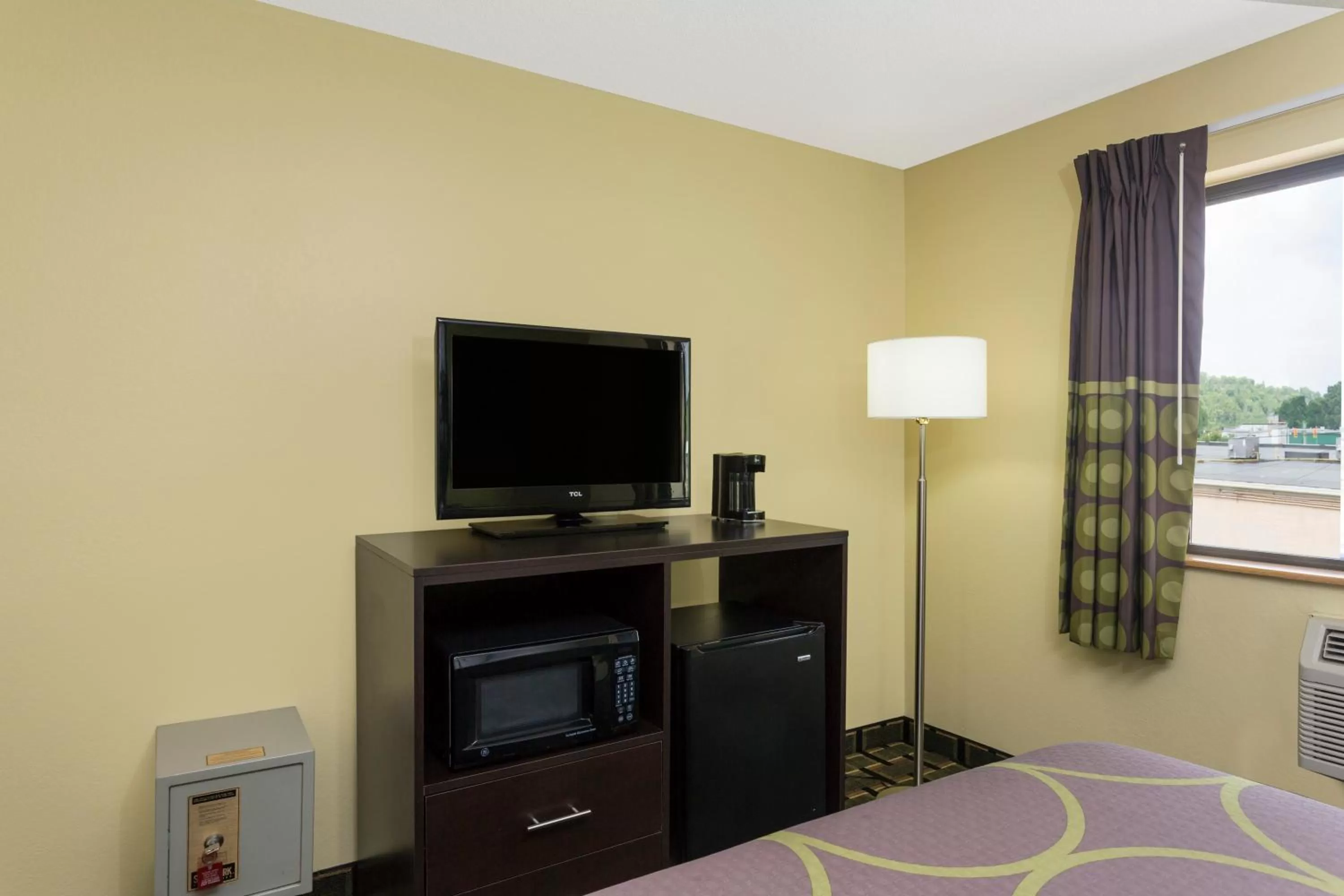 TV and multimedia, Bed in Super 8 by Wyndham Marietta