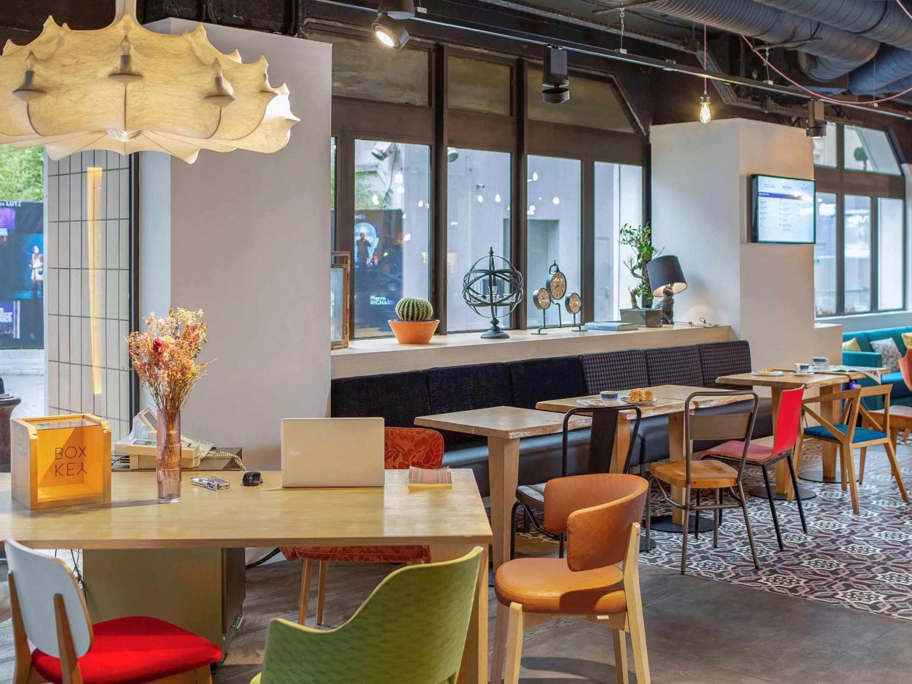 Property building in Hôtel Mercure Paris Centre Gare Montparnasse