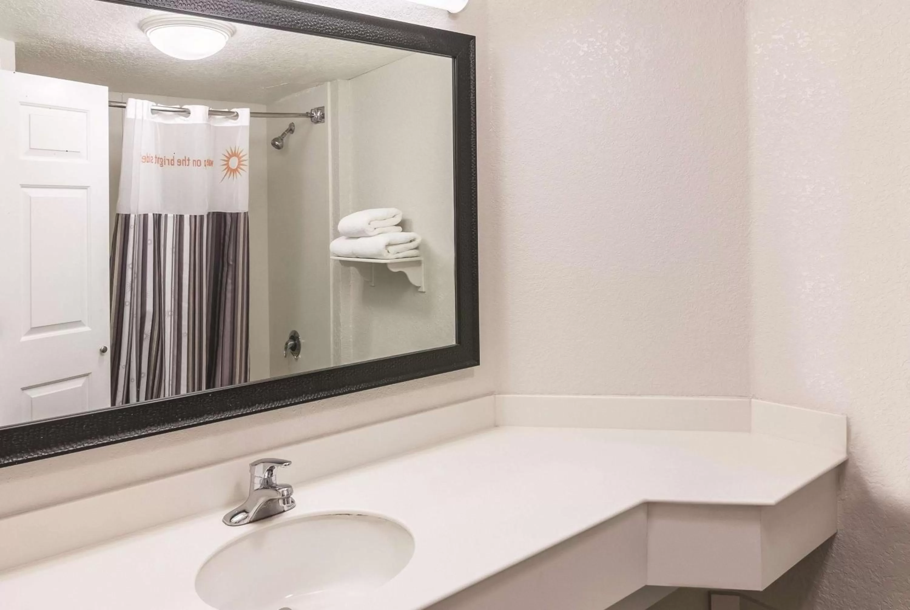 Photo of the whole room in La Quinta by Wyndham USF (Near Busch Gardens)