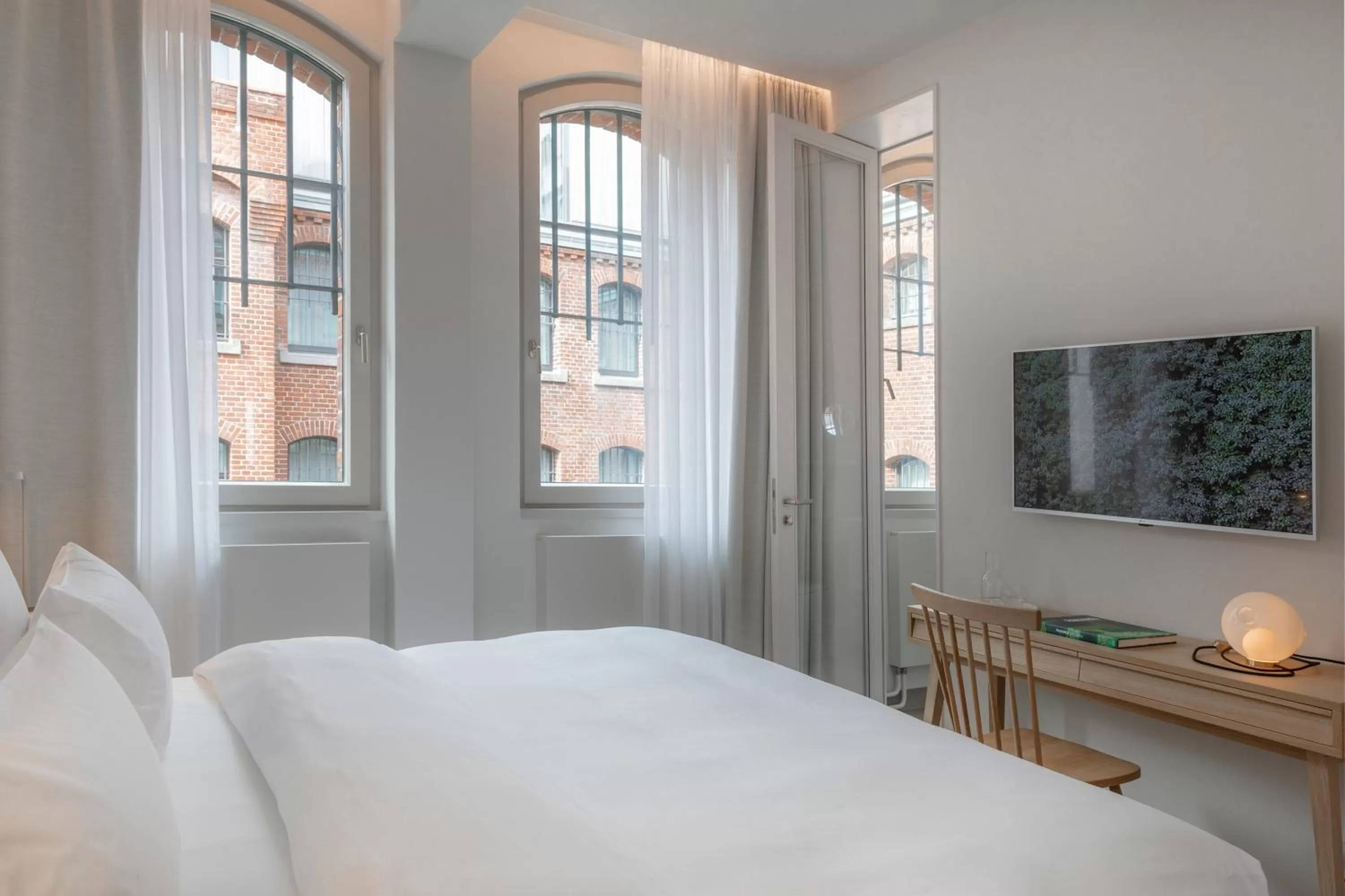 TV and multimedia, Bed in Wilmina Hotel