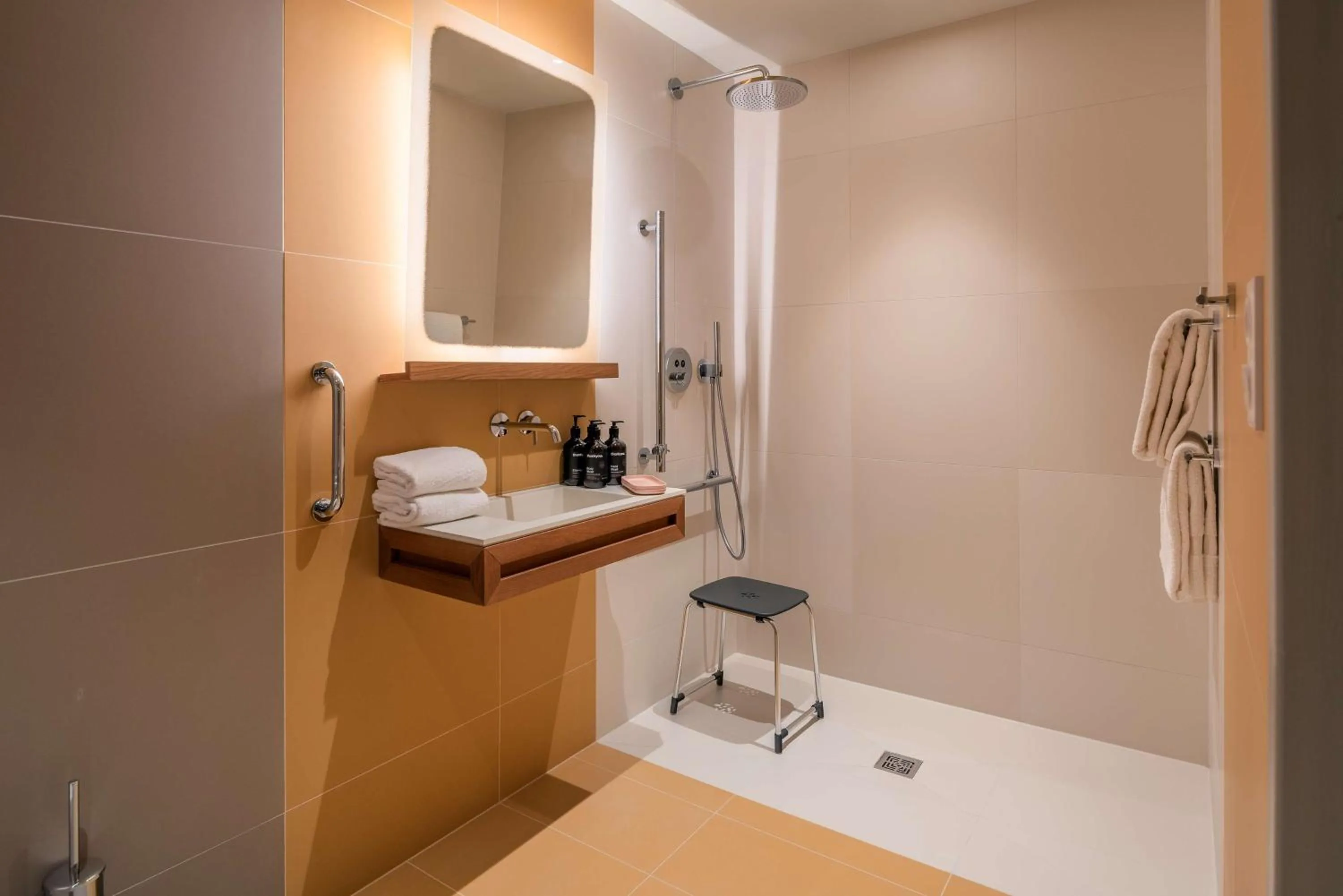 Shower in Canopy by Hilton Cannes