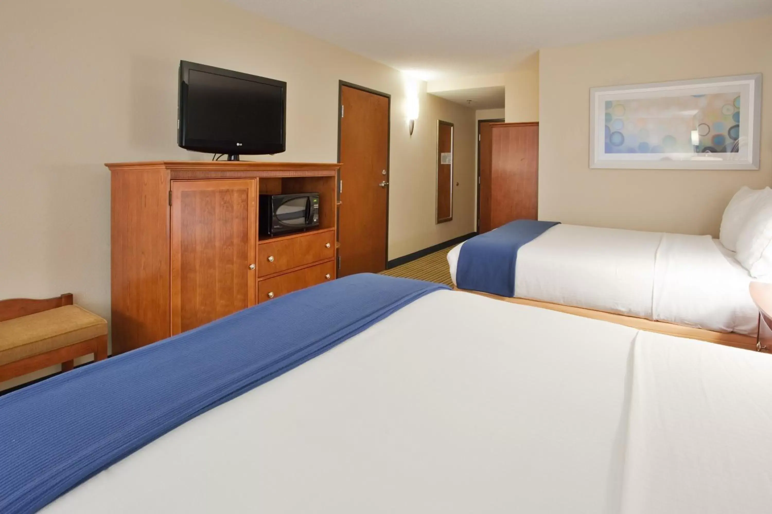 Queen Room with Two Queen Beds - Non-Smoking in Holiday Inn Express Hotel & Suites Fredericksburg, an IHG Hotel Queen Room with Two Queen Beds - Non-Smoking in Holiday Inn Express Hotel & Suites Fredericksburg, an IHG Hotel