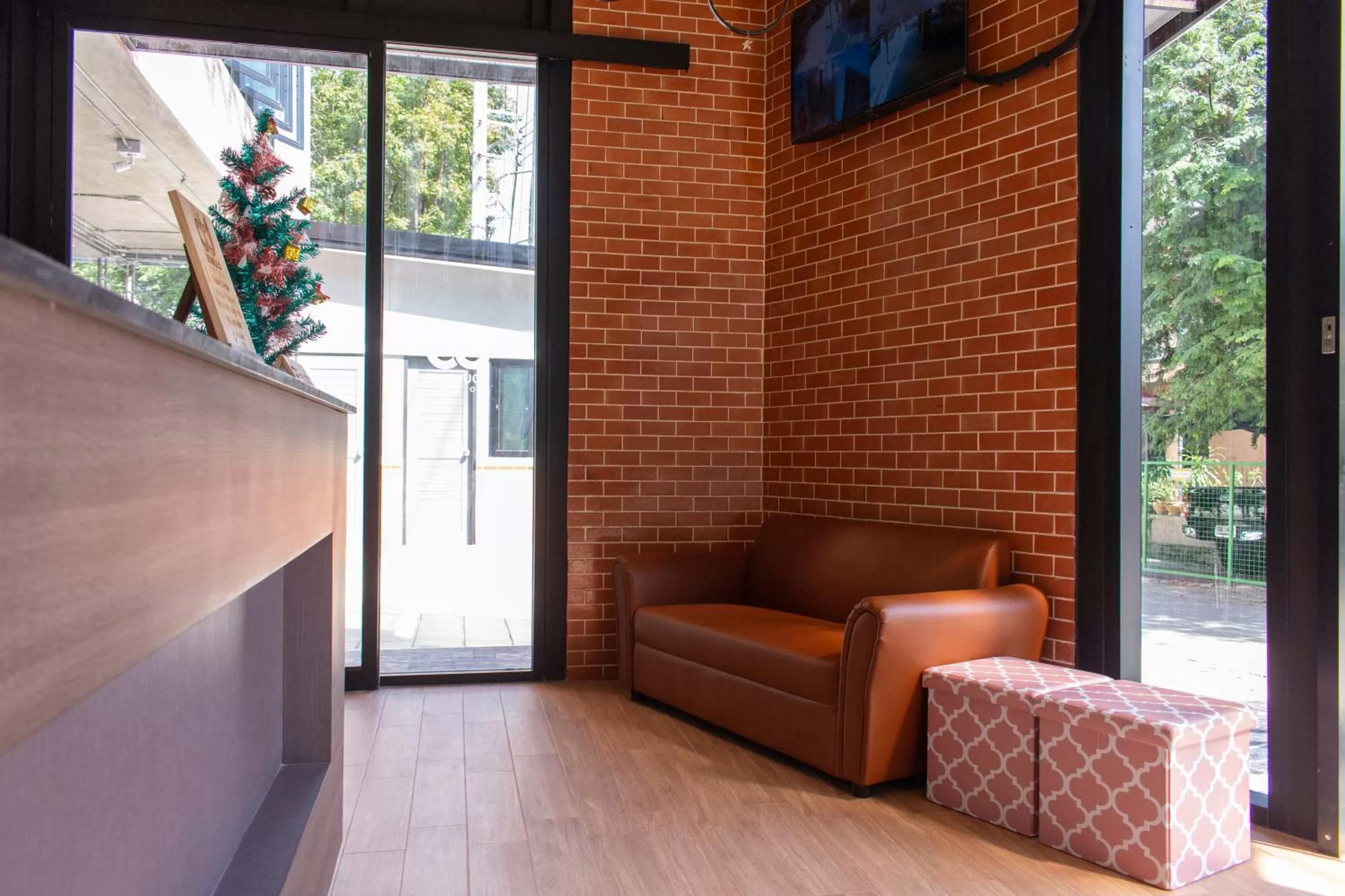 Lobby or reception in โรงแรมดับเบิ้ลดี ปากเกร็ด Double D hotel