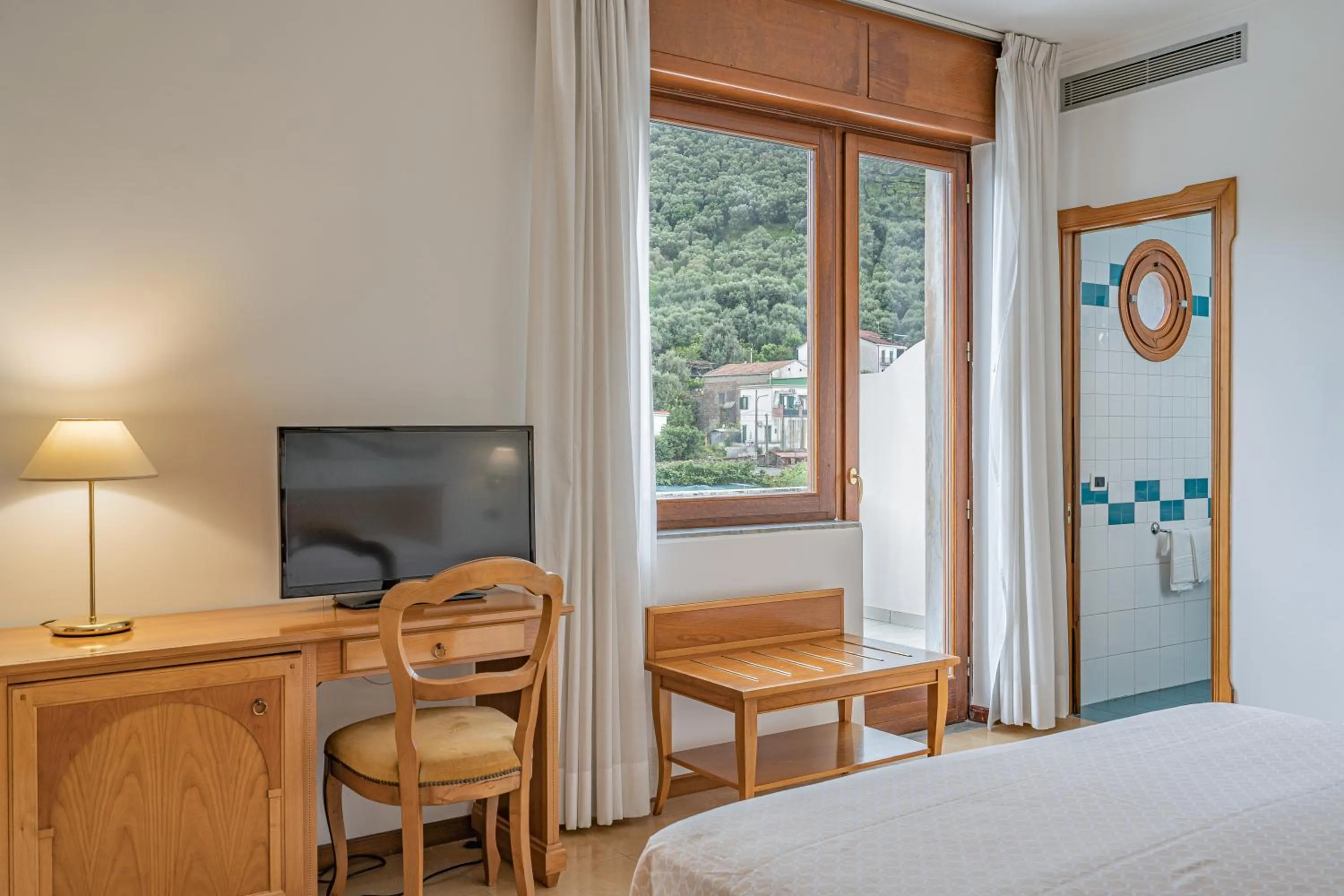 Bedroom, Bed in Grand Hotel Moon Valley