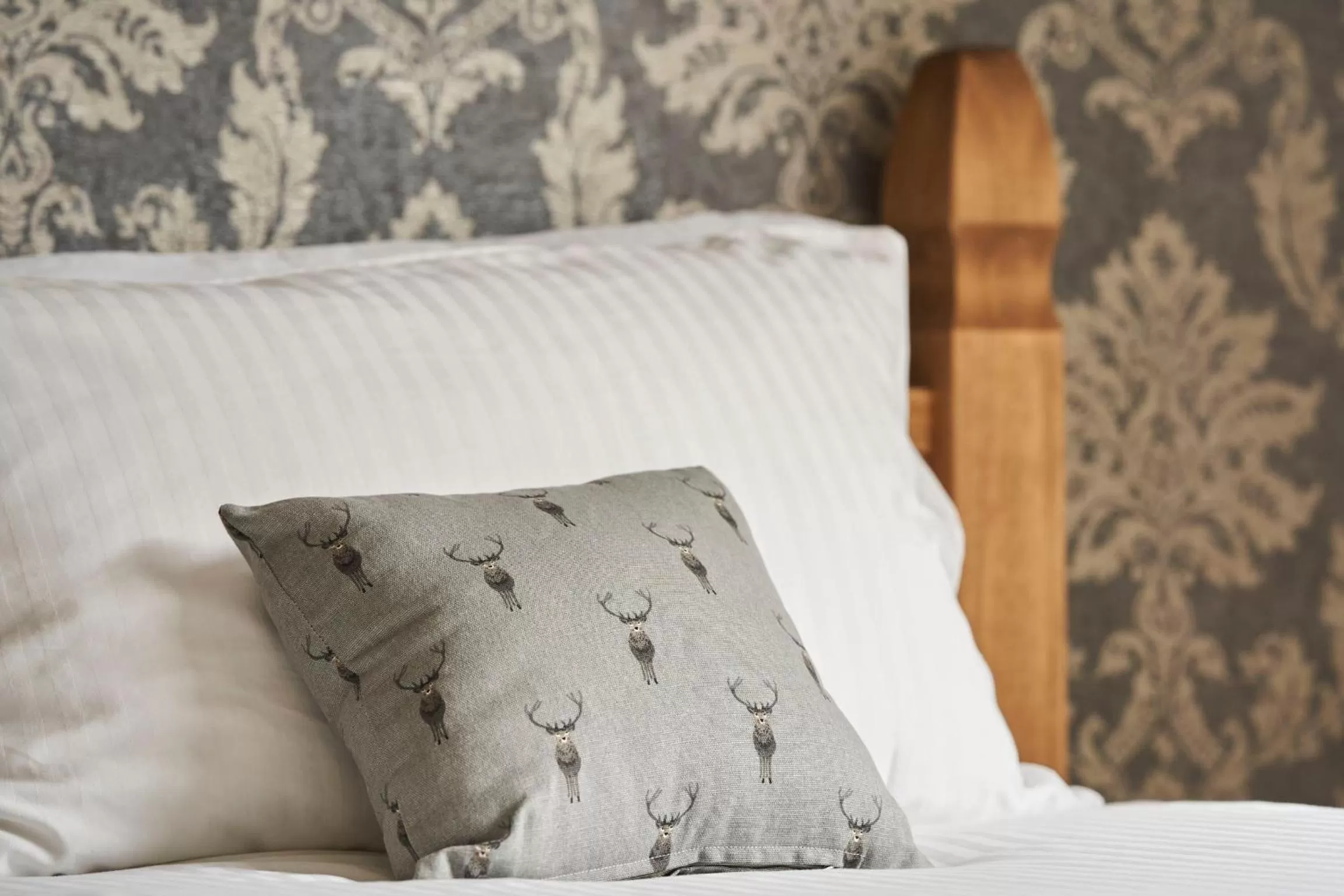 Bedroom, Bed in The White Hart Hotel