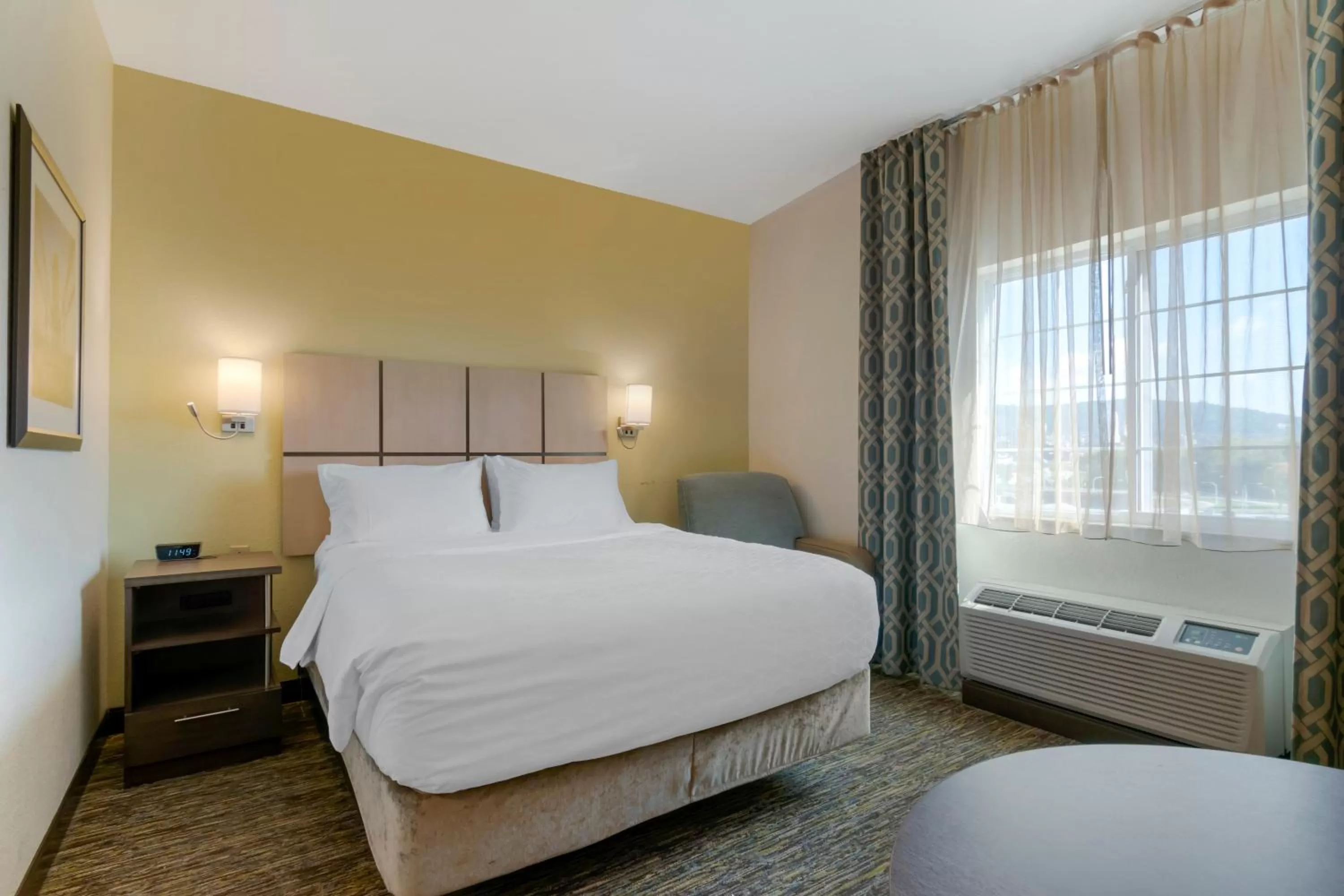 Queen Studio Suite - Mobility Acces Tub/Non-Smoking in Candlewood Suites Reading, an IHG Hotel