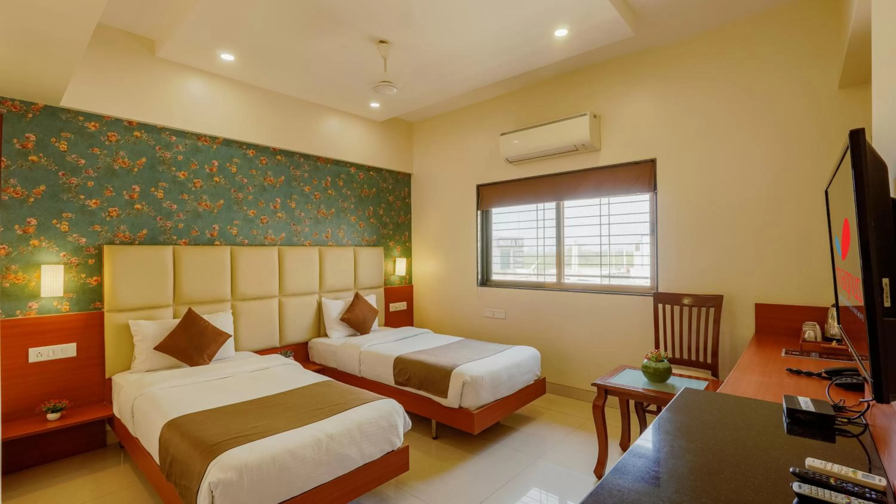 Bedroom, Bed in Magnus Square Business Hotel near Pune Airport