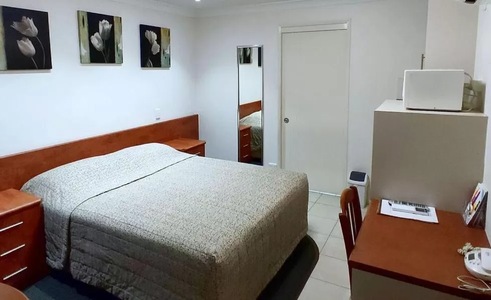 Bedroom, Bed in Motel Myall