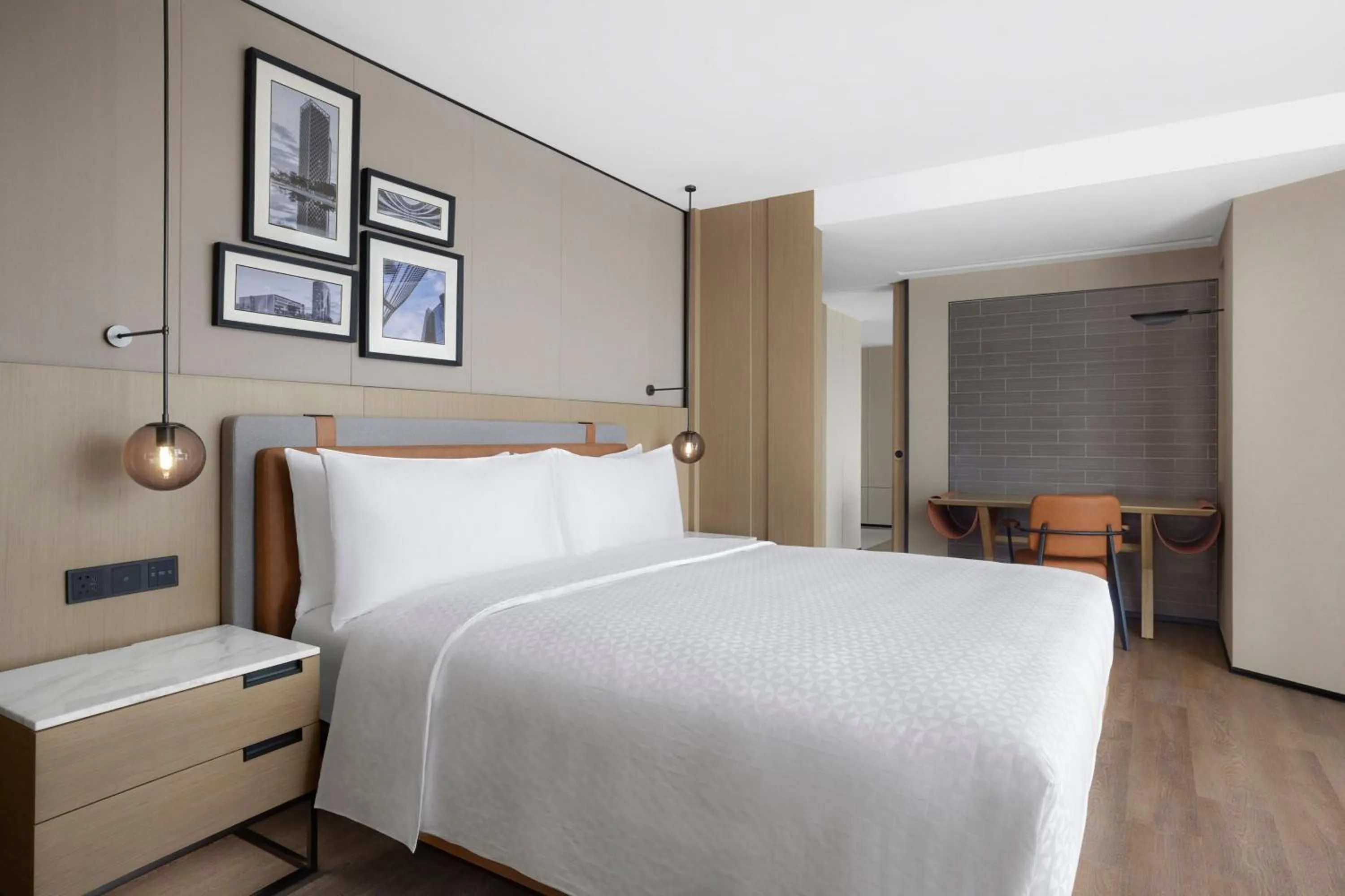 Photo of the whole room, Bed in Four Points by Sheraton Shenzhen Bao'an