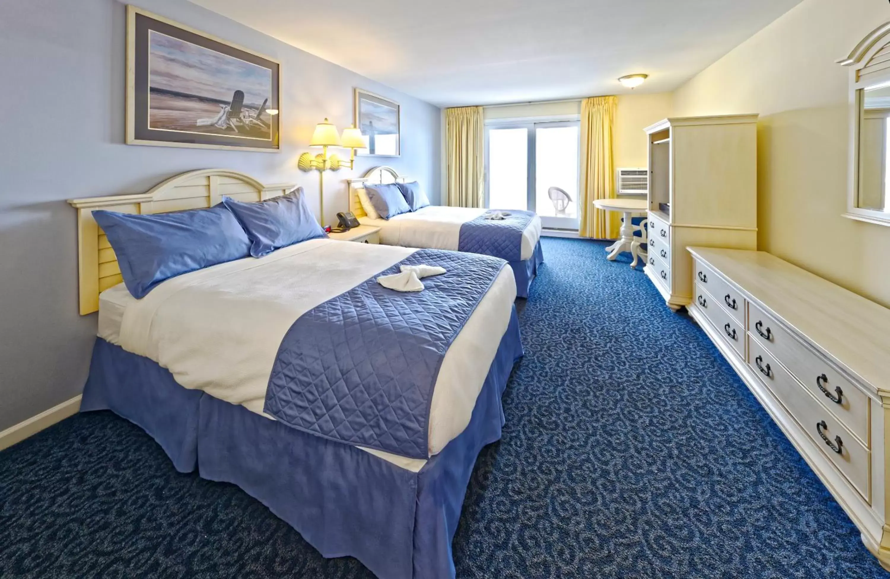 Oceanfront Double Room - First Floor in Drifting Sands Oceanfront Hotel Oceanfront Double Room - First Floor in Drifting Sands Oceanfront Hotel