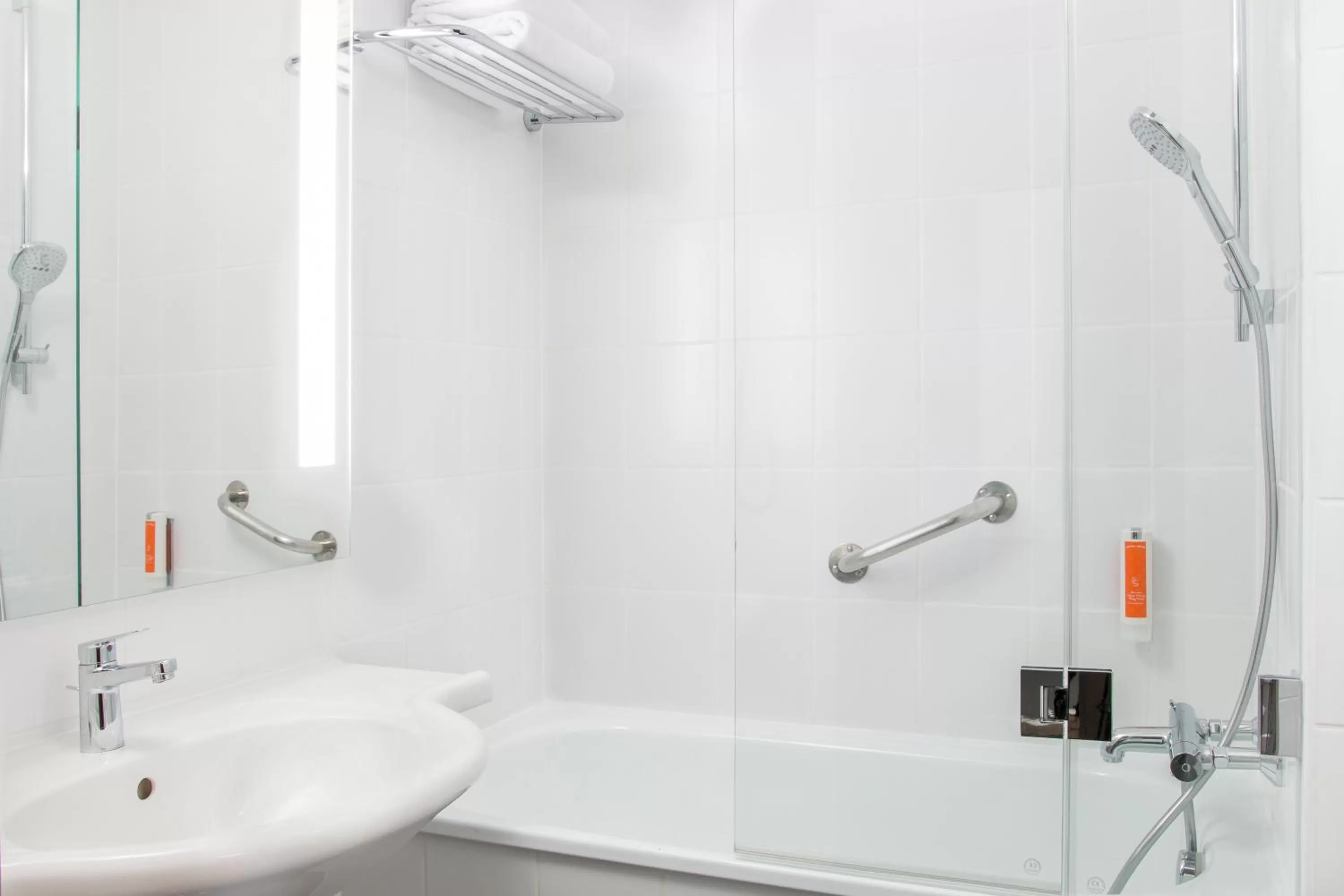 Bathroom in Vienna House Easy by Wyndham Cracow