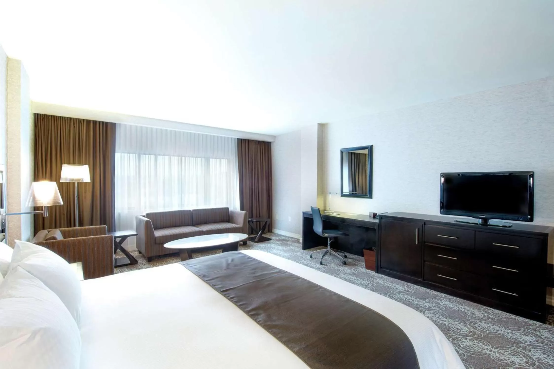 Bedroom, Bed in DoubleTree by Hilton Binghamton