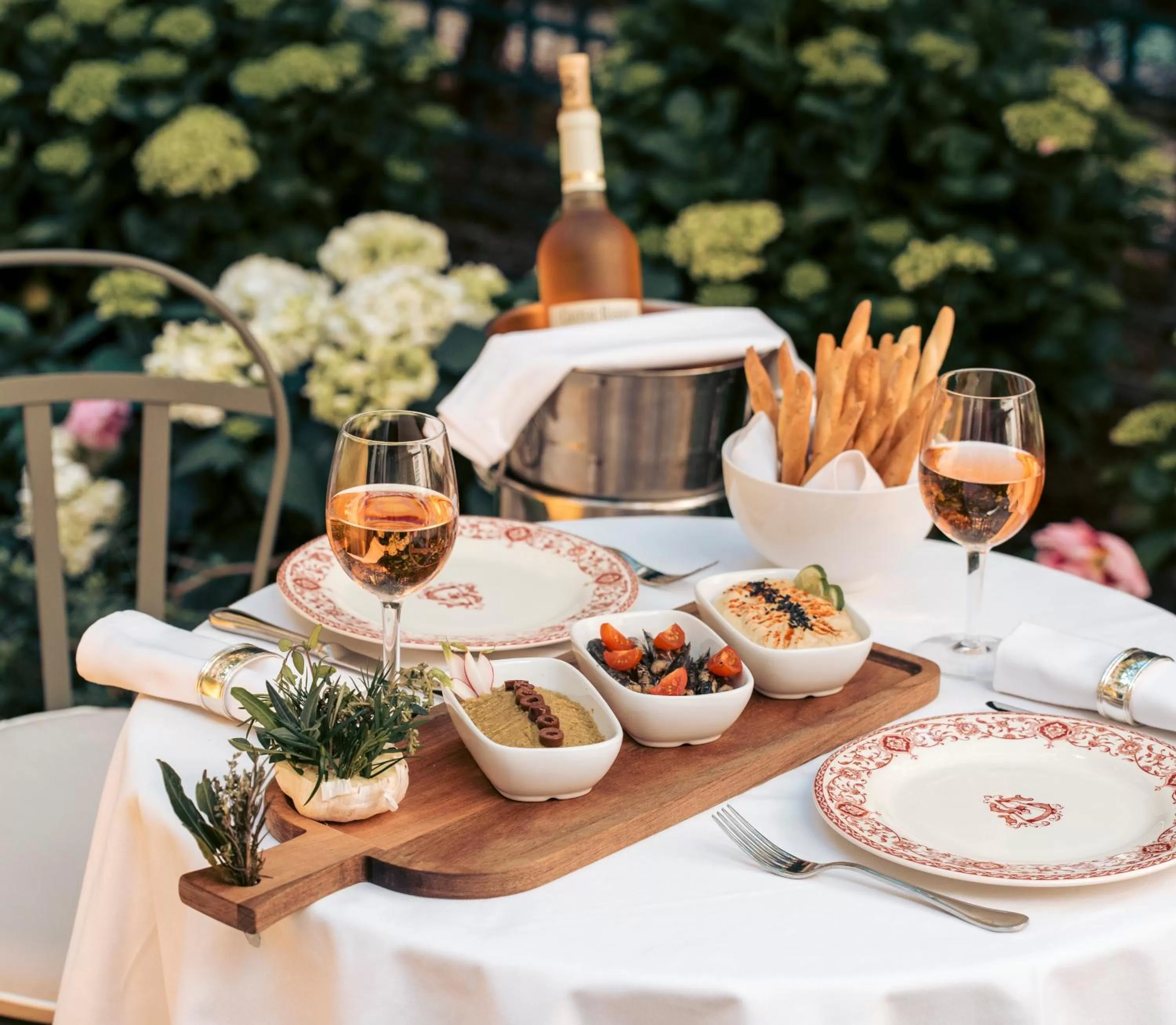 Food and drinks in Hôtel Alfred Sommier