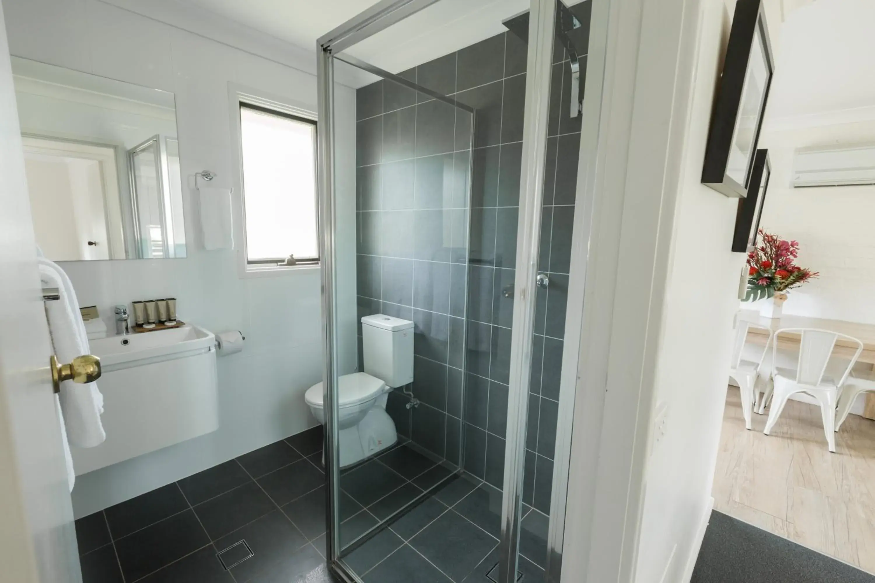 Two-Bedroom Villa in Pokolbin Village Estate Two-Bedroom Villa in Pokolbin Village Estate