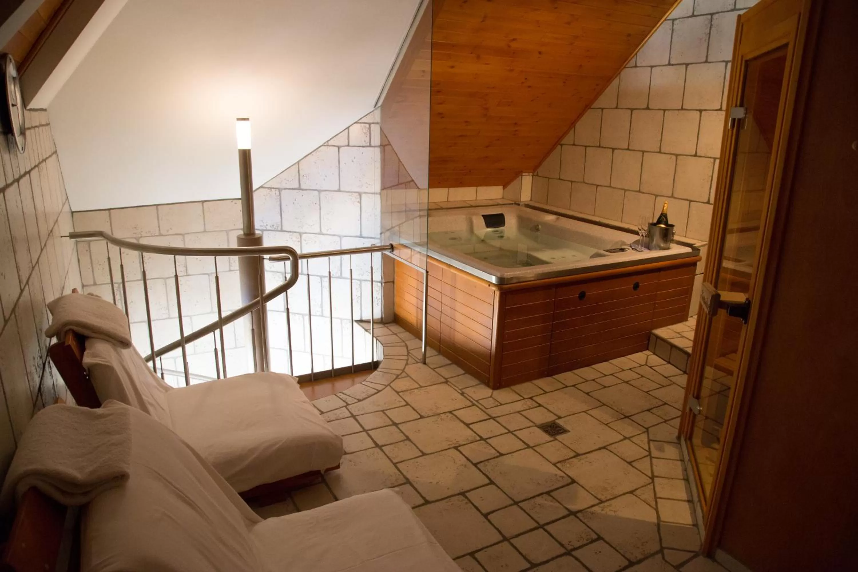 Hot Tub, Bed in Hotel Vacek Pod Věží
