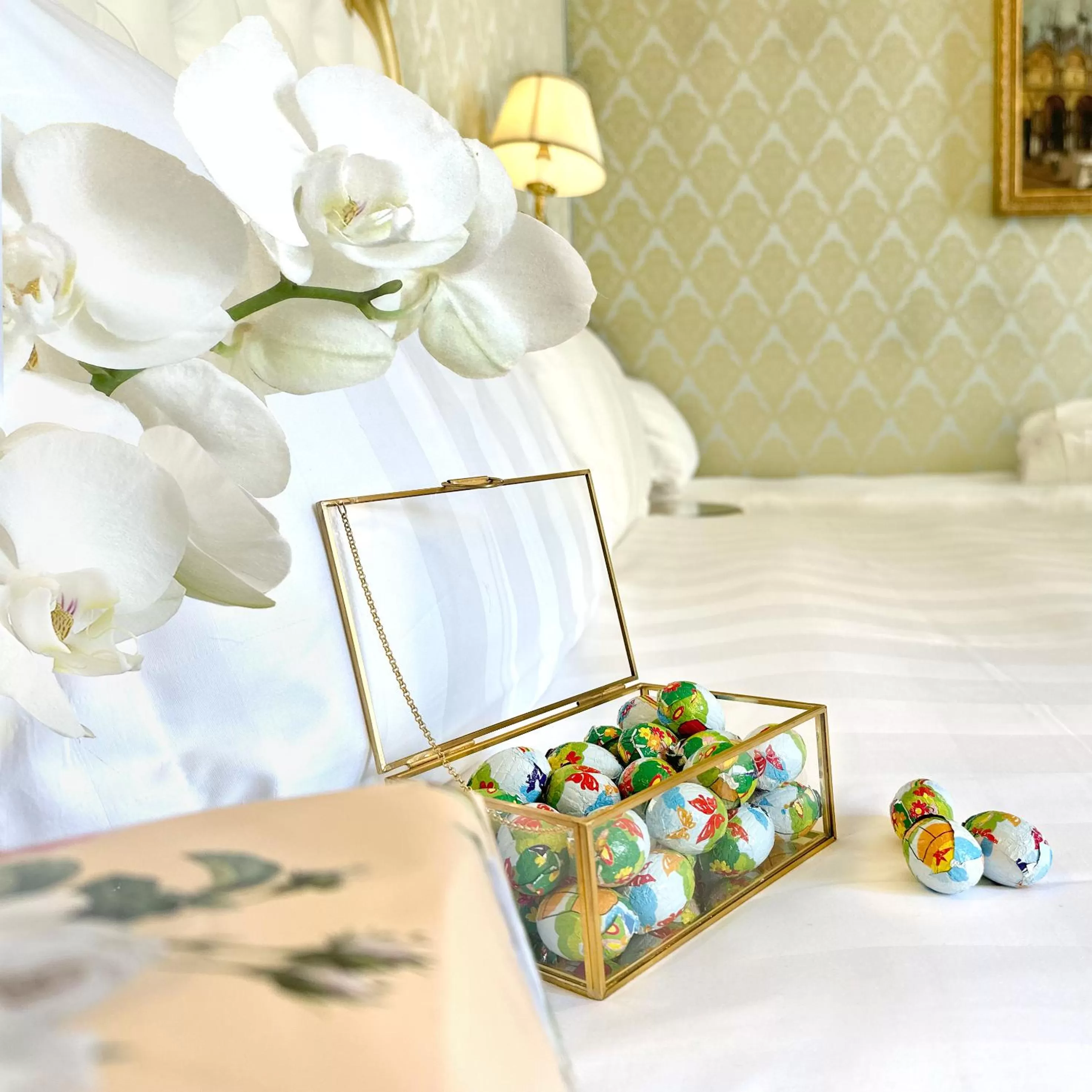 room service, Bed in Hotel Colombina