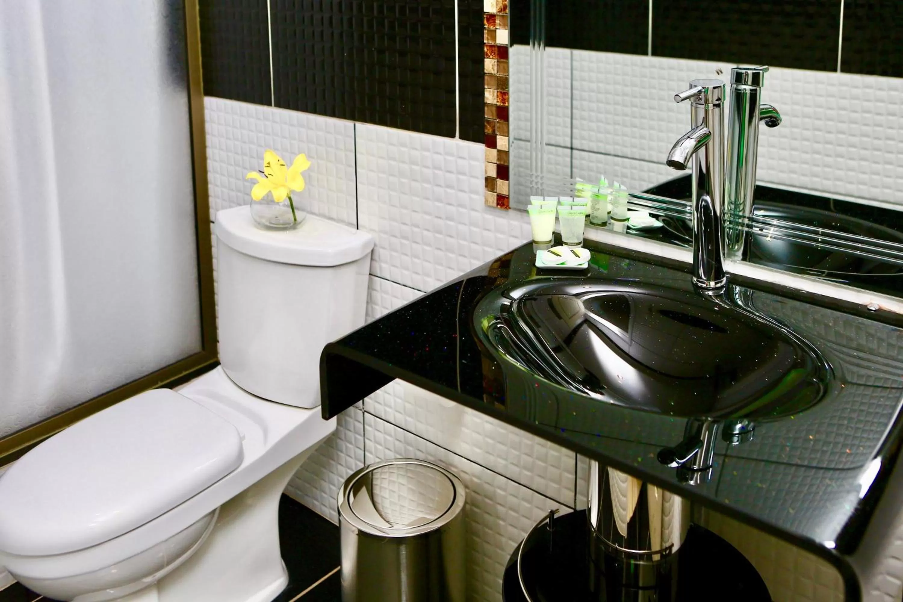 Shower in Yakana Hotel