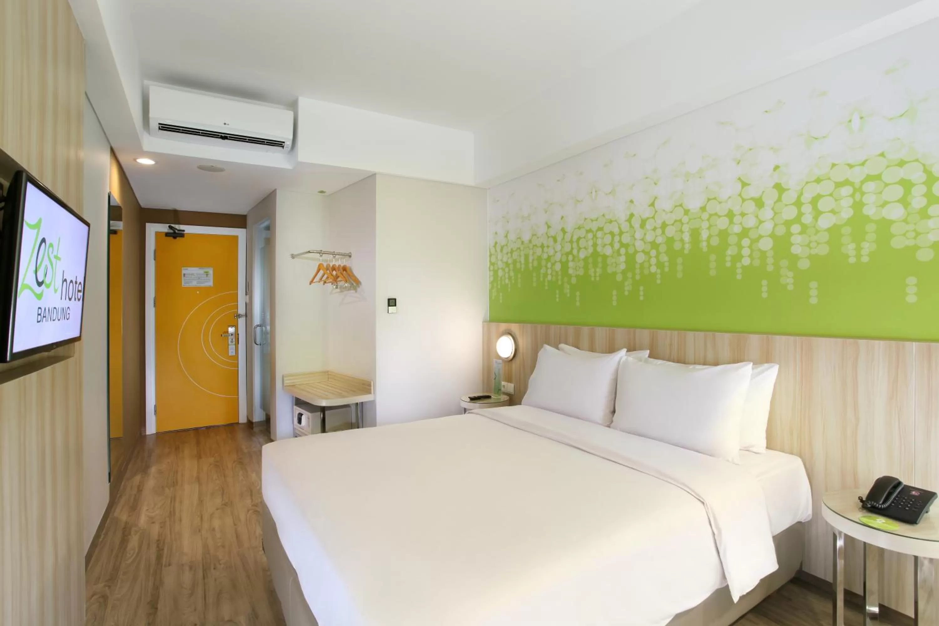 Bedroom, Bed in Zest Sukajadi Bandung by Swiss-Belhotel International